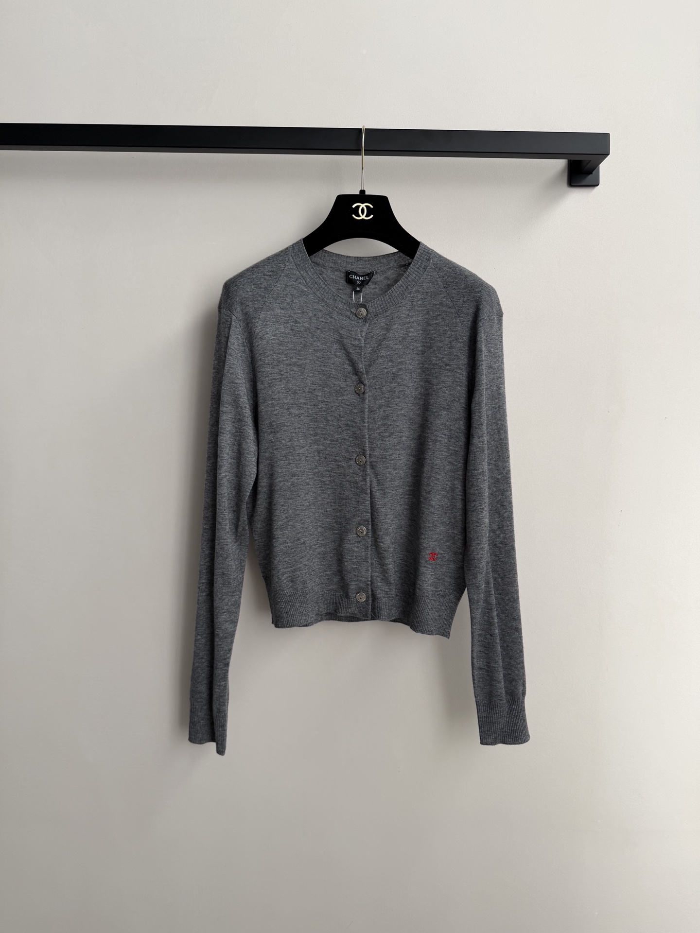 Chane*🆕🩶26P灰色针织开衫，Yb定制16超细羊毛 高密度超薄 柔软针织面料，🇩🇪德国进口机刺绣饱