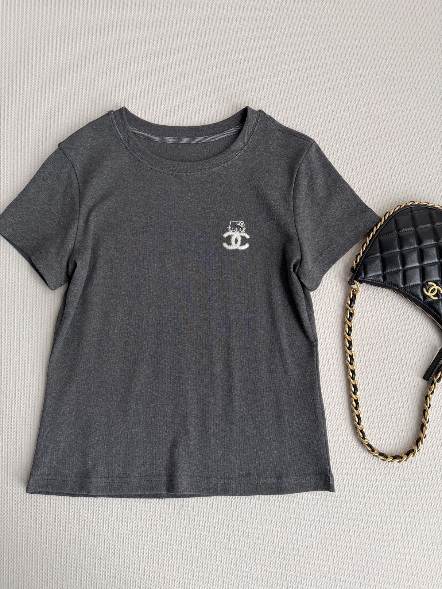 Chane*🆕——小香风kitty洗水T：✨谁能拒绝Hello Kitty➕小香风的双重可爱暴击！毛绒绒