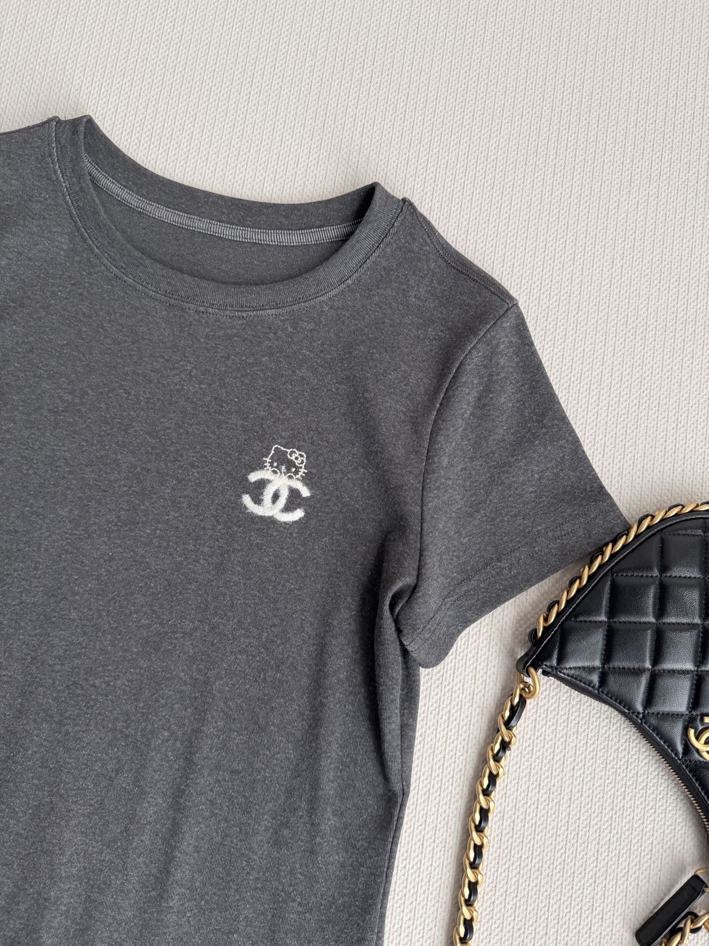 Chane*🆕——小香风kitty洗水T：✨谁能拒绝Hello Kitty➕小香风的双重可爱暴击！毛绒绒