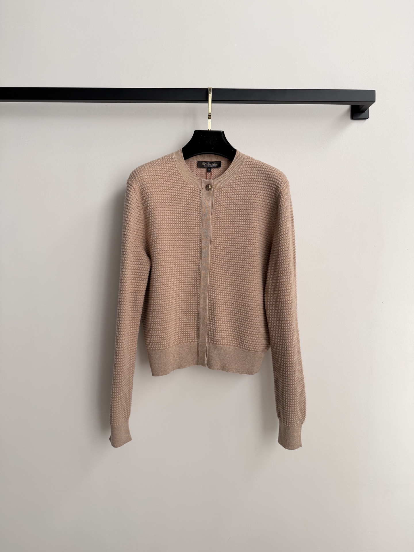 Loro Pian*🆕华夫格羊绒开衫，54%羊绒+46%棉混纺，触感柔软亲肤，保暖又透气。浅驼杂色低调高