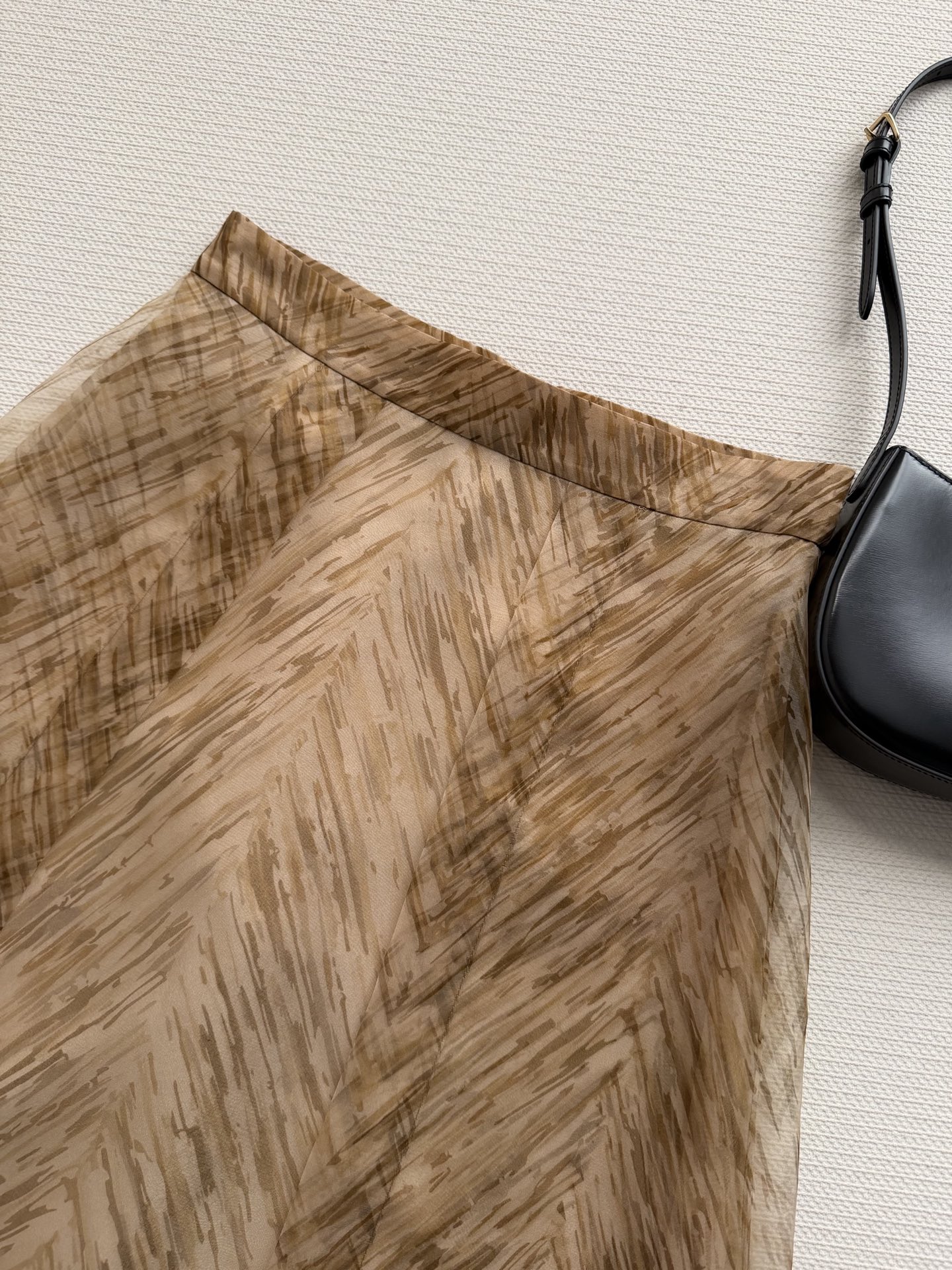 Brunello Cucinell*🆕26SS新款半裙✨采用真丝欧根纱，轻盈飘逸，鱼骨纹印花超有辨识度！