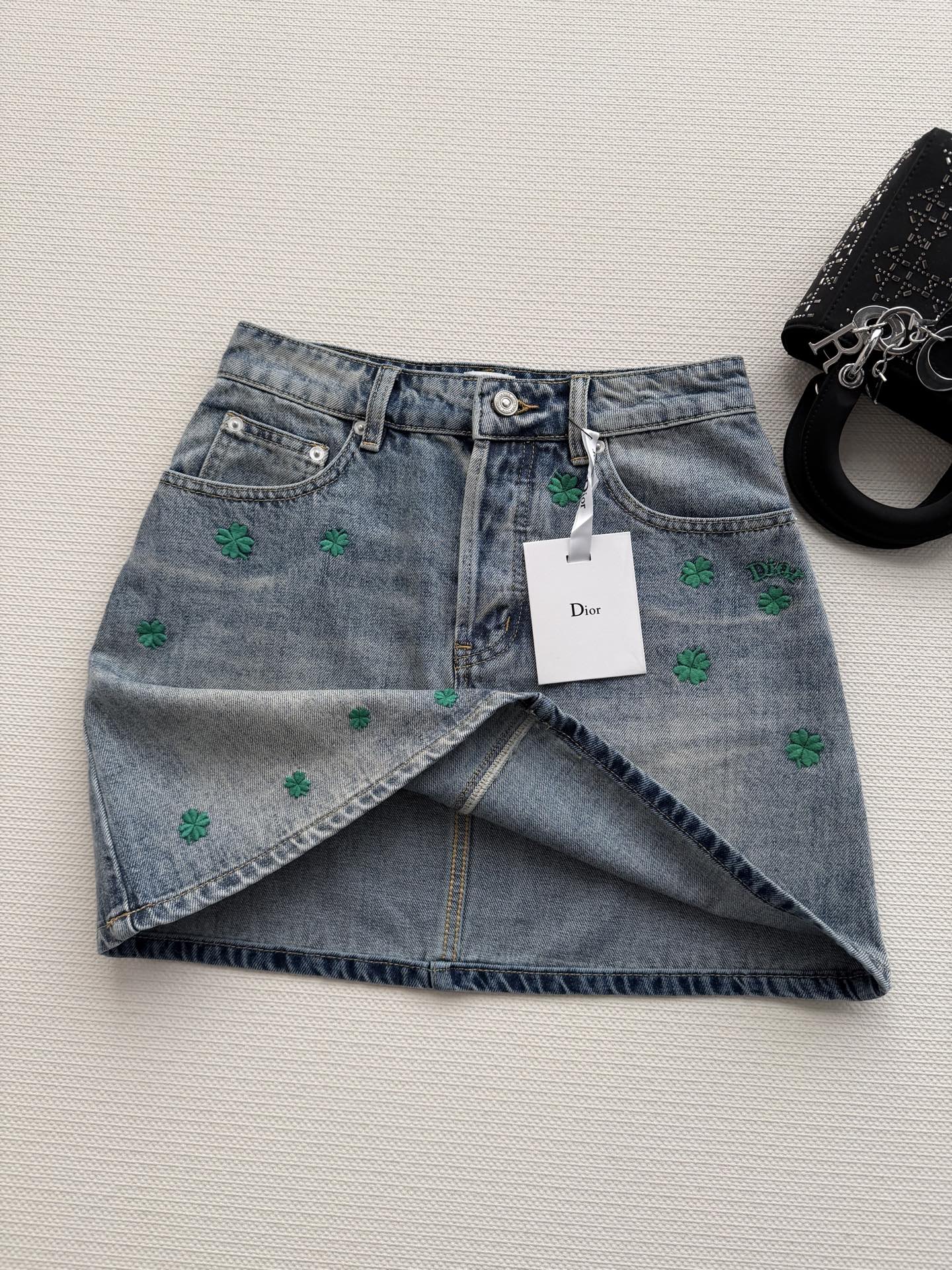 Dio*🆕2026春夏新款女士蓝色时尚百搭高级感气质四叶草A版半裙顶级版本，选用纯棉牛仔面料，五金YB定