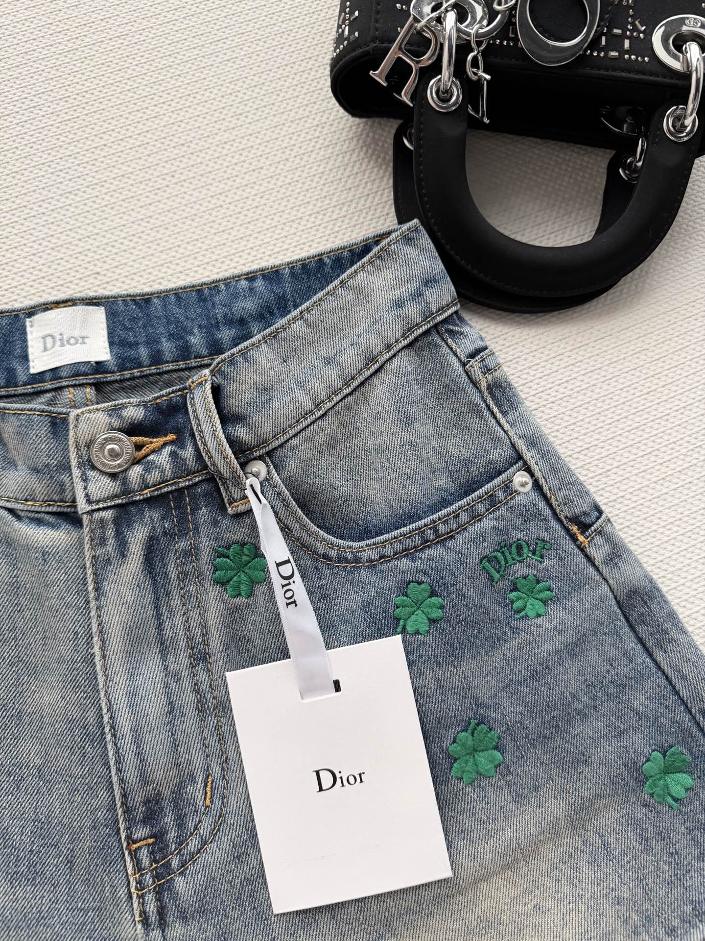 Dio*🆕2026春夏新款女士蓝色时尚百搭高级感气质四叶草短裤顶级版本，选用纯棉牛仔面料，五金YB定制，