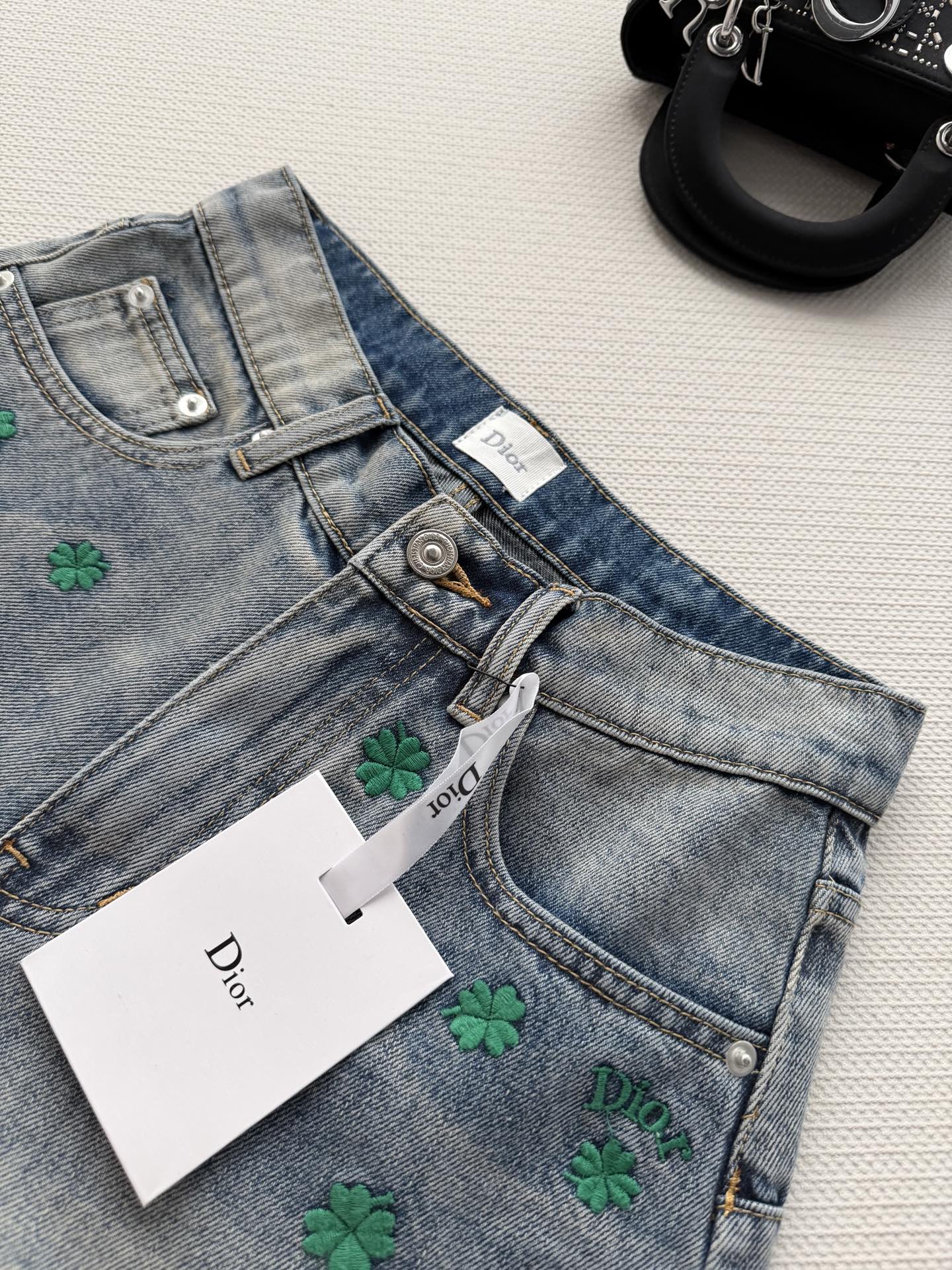 Dio*🆕2026春夏新款女士蓝色时尚百搭高级感气质四叶草短裤顶级版本，选用纯棉牛仔面料，五金YB定制，