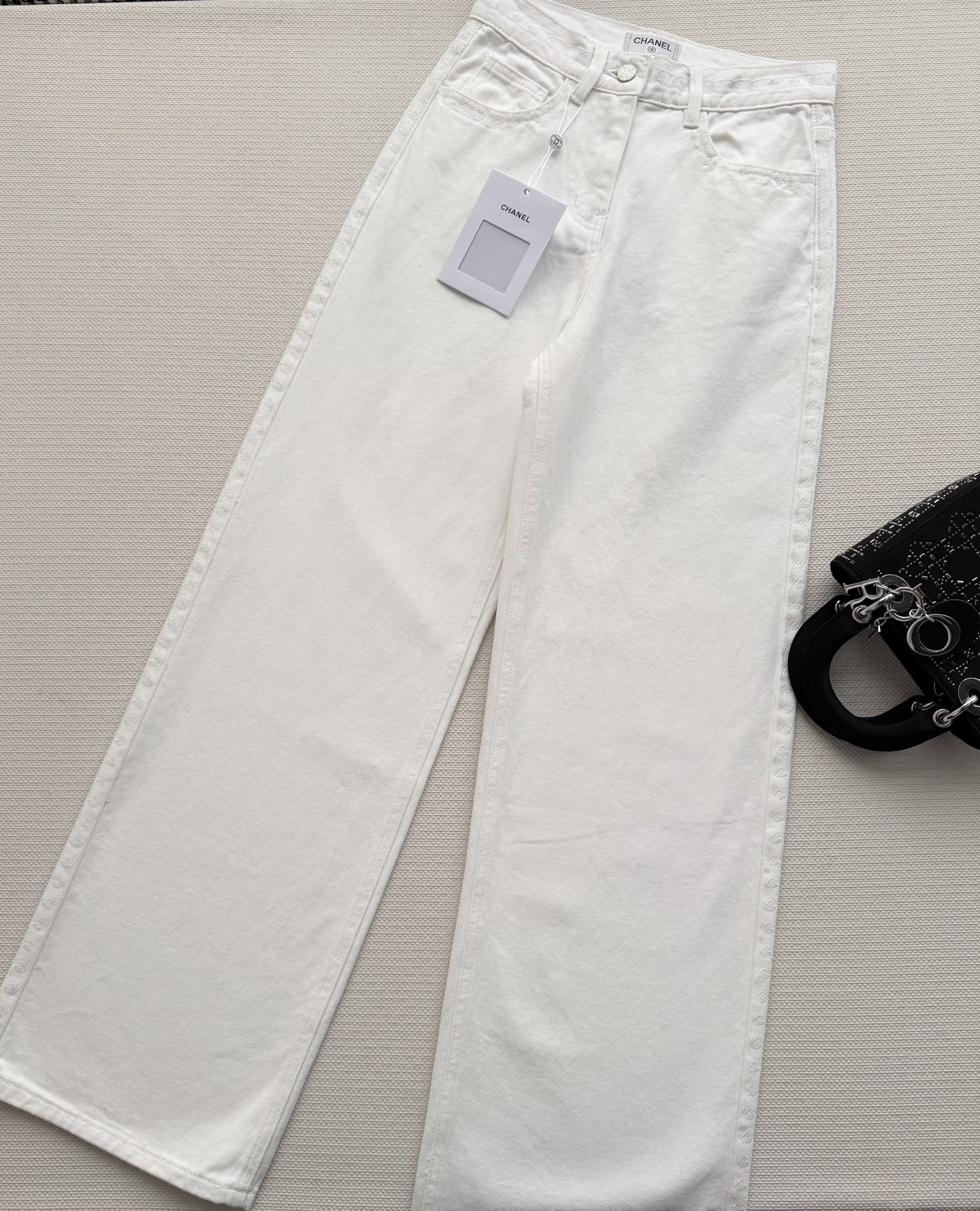 Chane*🆕2026SS 早春新品系列//复古高腰牛仔长裤：高腰剪裁设计、选用重磅水洗牛仔面料，兼具挺