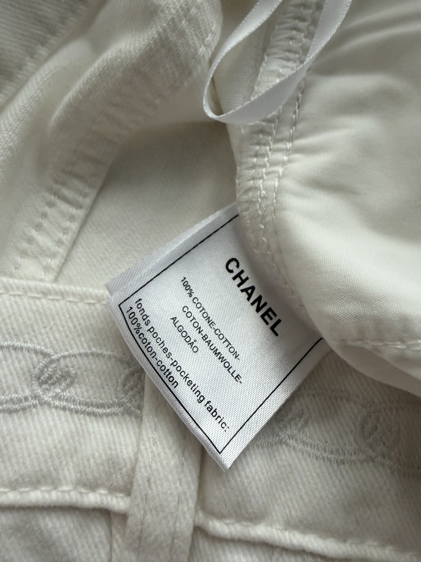 Chane*🆕2026SS 早春新品系列//复古高腰牛仔长裤：高腰剪裁设计、选用重磅水洗牛仔面料，兼具挺