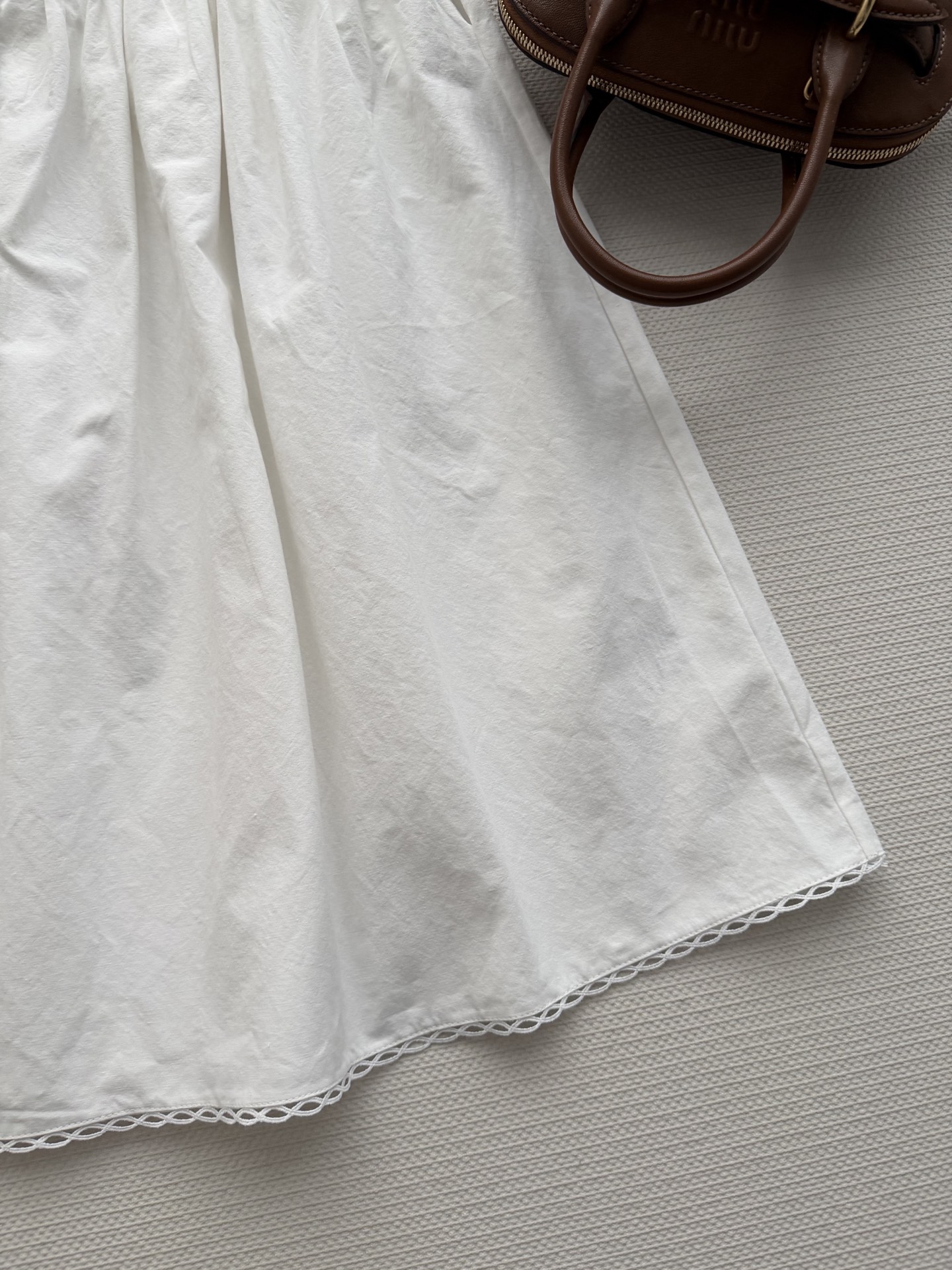 Miumi* 🆕26Ss春夏新款 知性分子学院风花边白色半裙。原版1:1定制花边开发！高版出品！定制进口