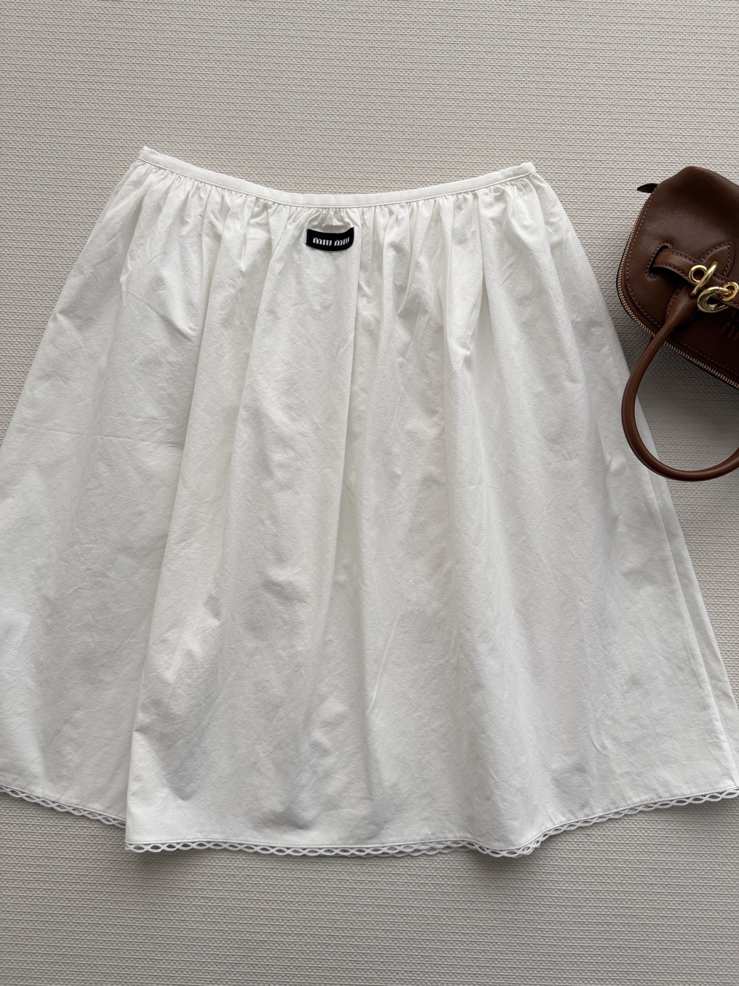 Miumi* 🆕26Ss春夏新款 知性分子学院风花边白色半裙。原版1:1定制花边开发！高版出品！定制进口
