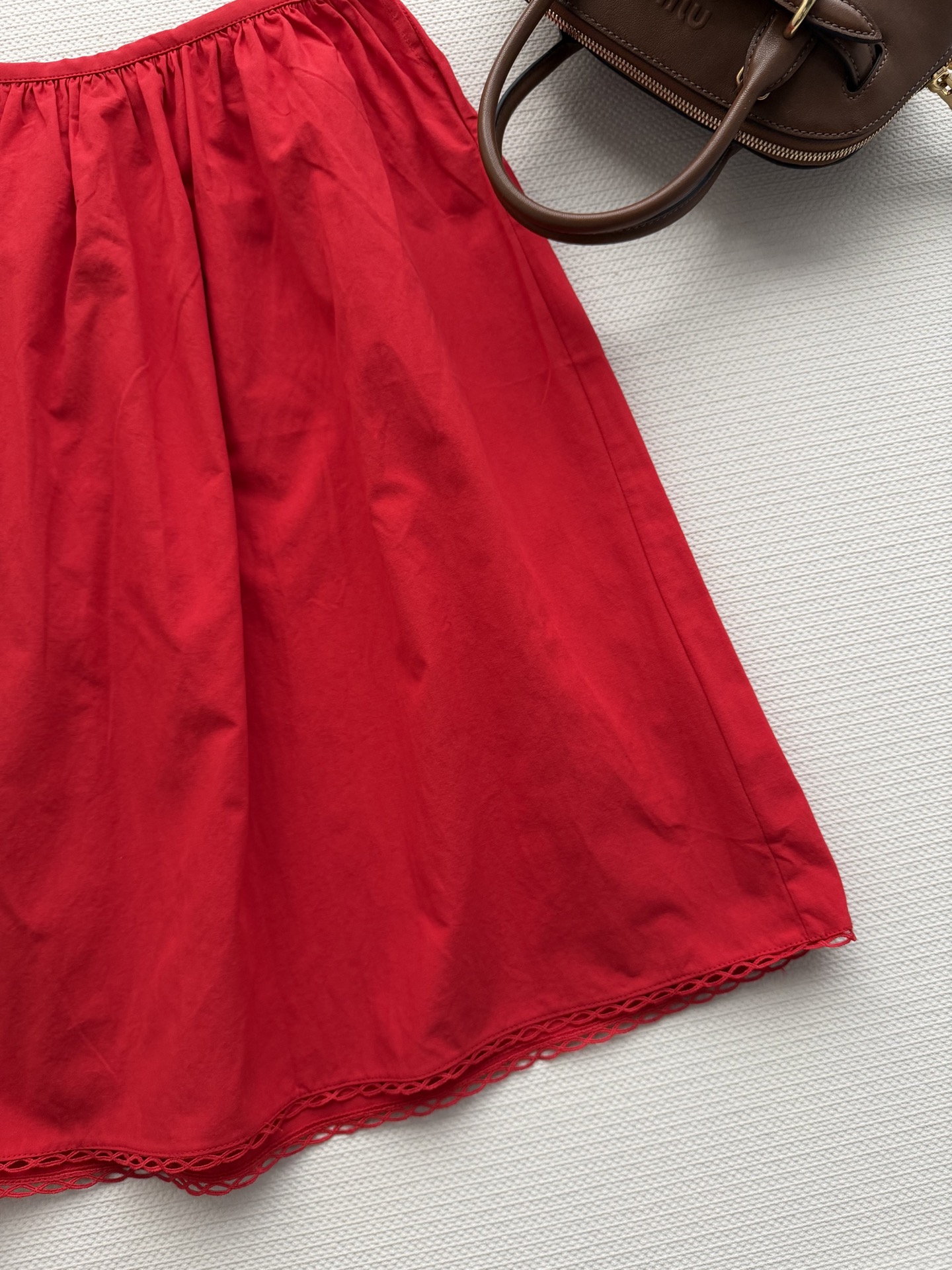 Miumi* 🆕26Ss春夏新款 知性分子学院风花边白色半裙。原版1:1定制花边开发！高版出品！定制进口