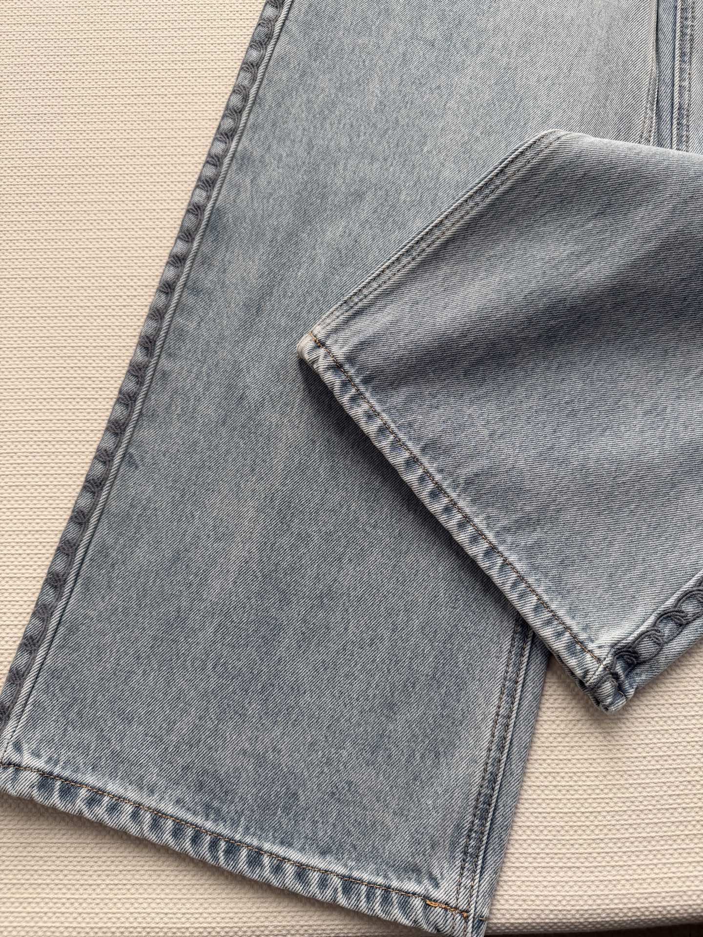 Chane*🆕2026SS 早春新品系列//复古高腰牛仔长裤：高腰剪裁设计、选用重磅水洗牛仔面料，兼具挺