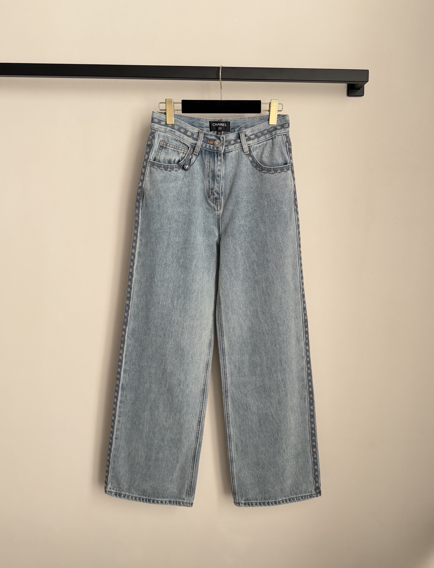 Chane*🆕2026SS 早春新品系列//复古高腰牛仔长裤：高腰剪裁设计、选用重磅水洗牛仔面料，兼具挺