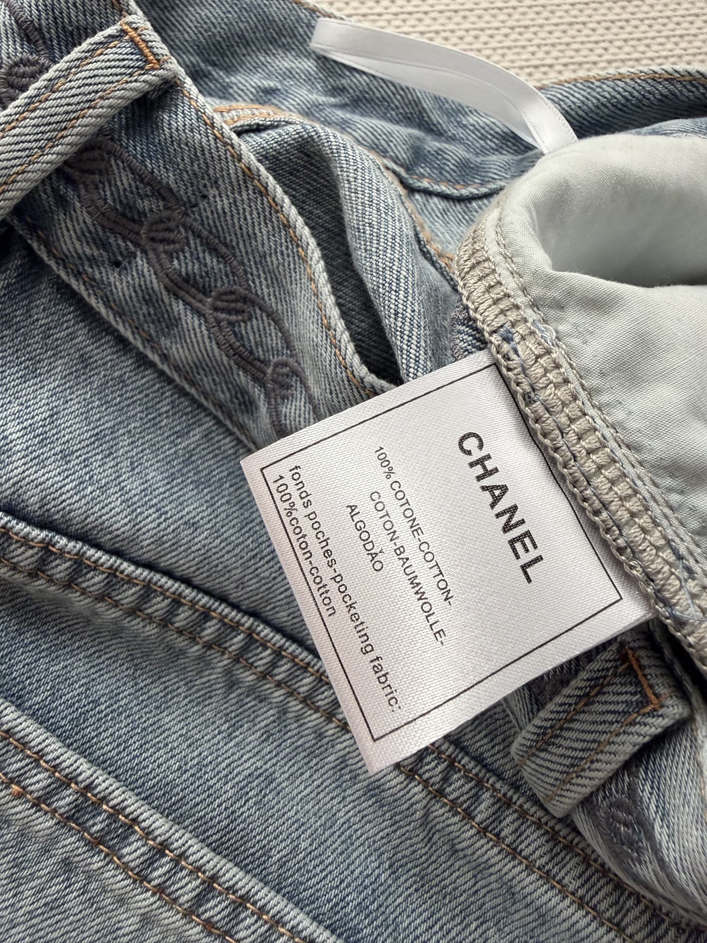 Chane*🆕2026SS 早春新品系列//复古高腰牛仔短裤：高腰剪裁设计、选用重磅水洗牛仔面料，兼具挺