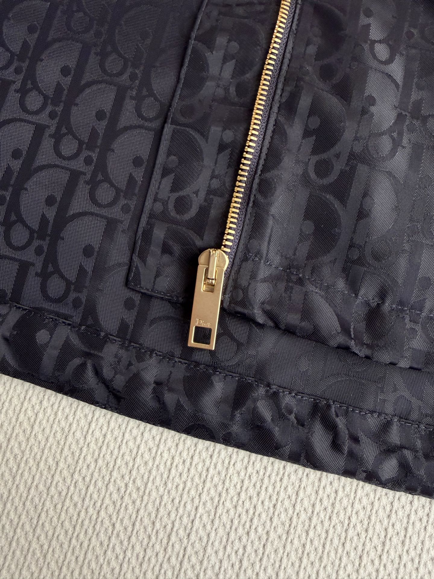 Dio*🆕2026早春系列老花暗纹连帽外套，（长款）黑色防风面料，低调老花暗纹超有辨识度！金属拉链+连帽