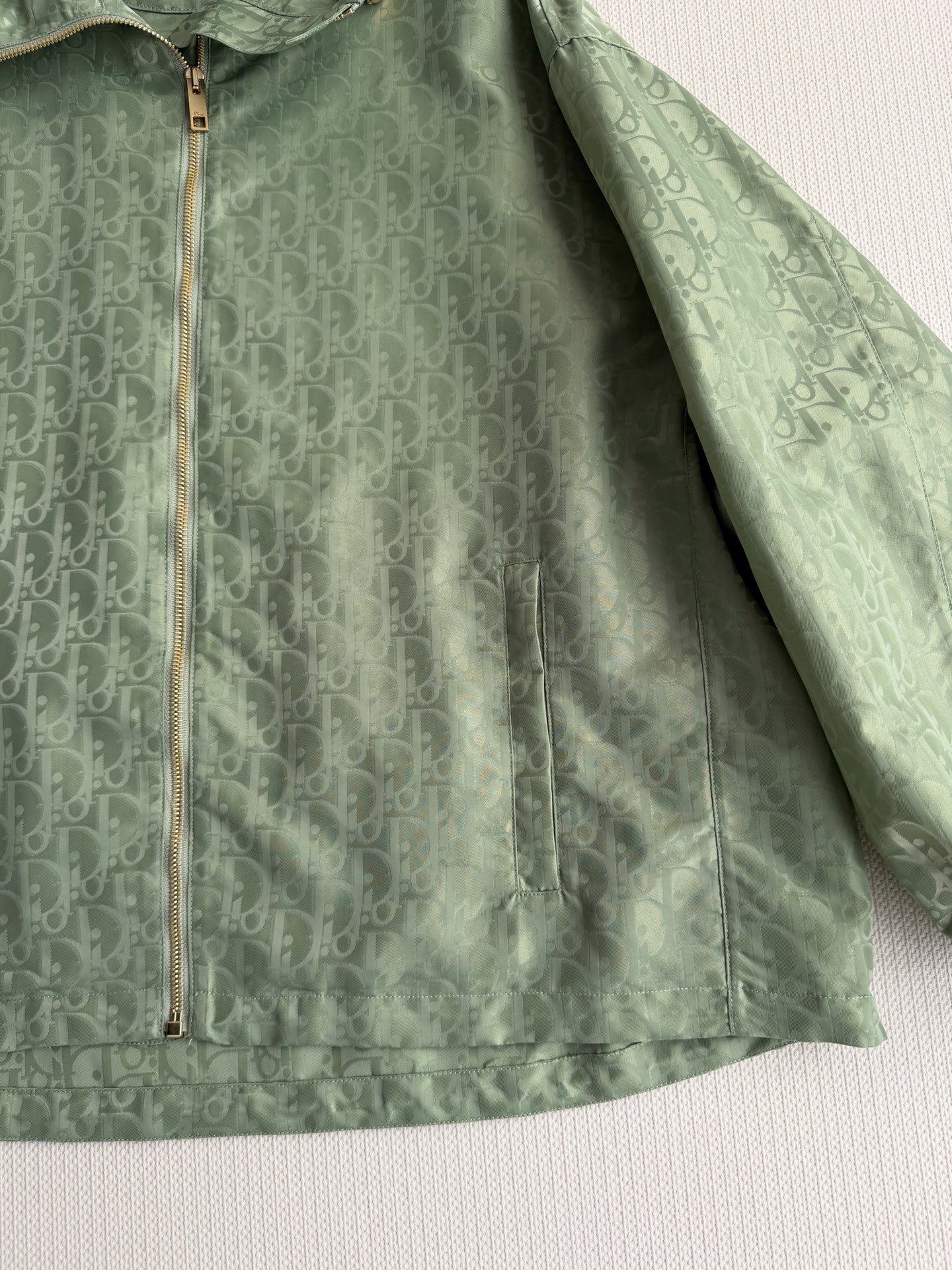 Dio*🆕2026早春系列老花暗纹连帽外套，（长款）黑色防风面料，低调老花暗纹超有辨识度！金属拉链+连帽