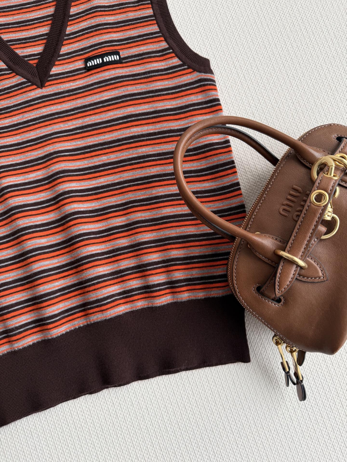 Miu Mi*🆕26Ss早春新款 撞色条纹羊毛V领背心针织衫丨⚠独家开发！顶级高版出品！这款背心以复古撞