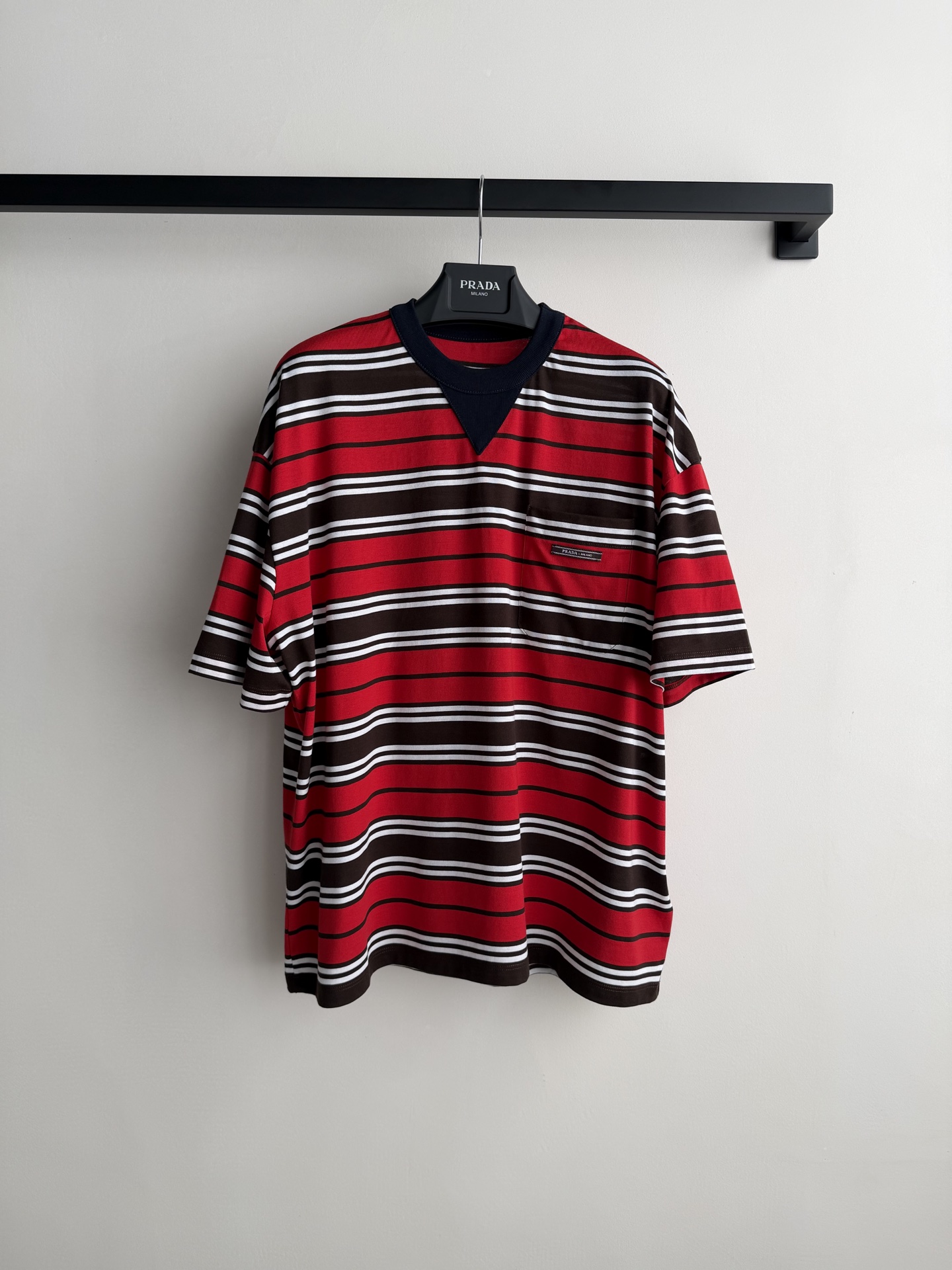 Prad*🆕26Ss春夏新款 条纹短袖圆领T恤丨⚠独家开发！高版出品！衣服每处边沿都有磨破工艺。超级高级