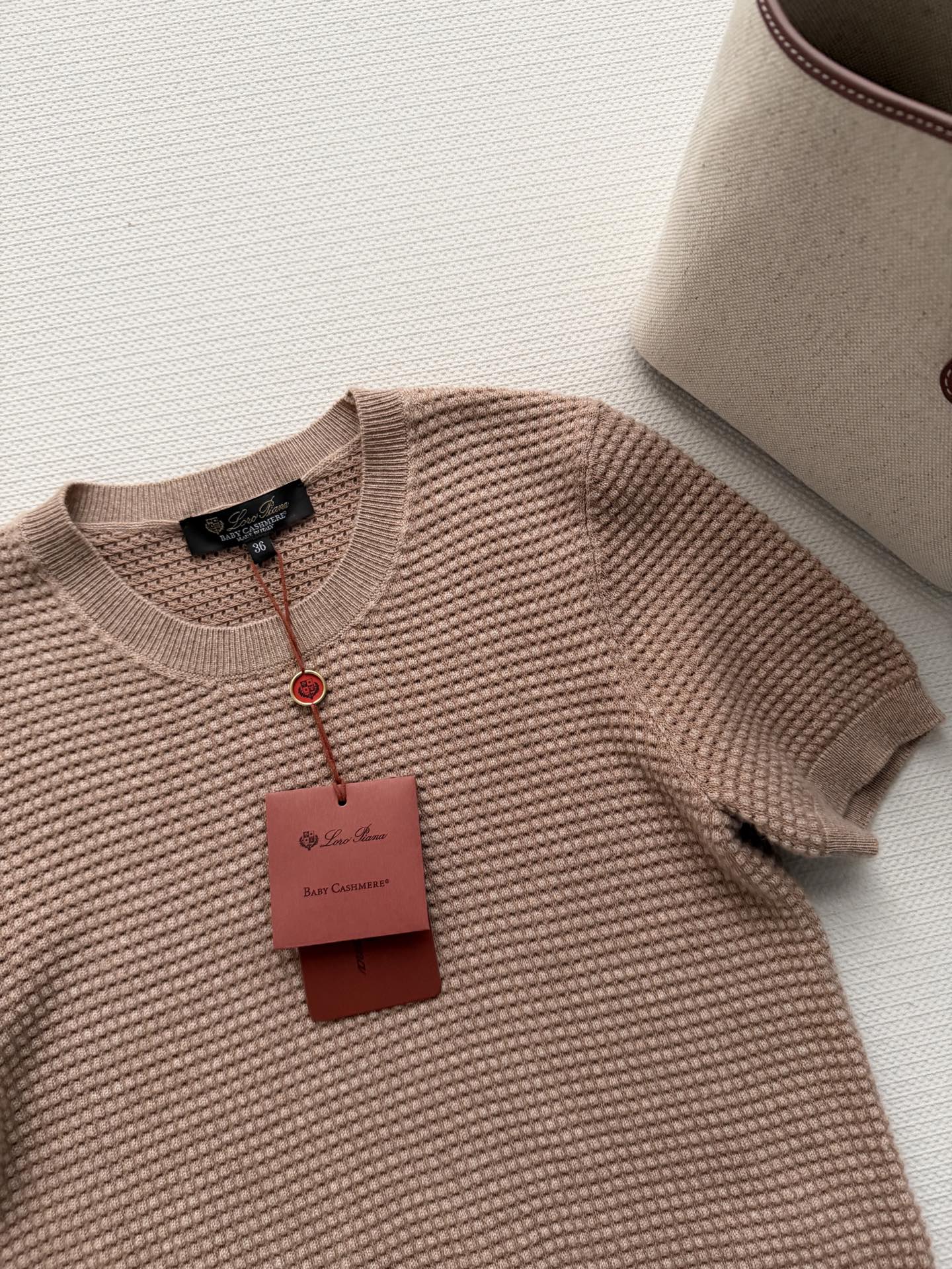 Loro Pian*🆕华夫格羊绒短袖，54%羊绒+46%棉混纺，触感柔软亲肤，保暖又透气。浅驼杂色低调高