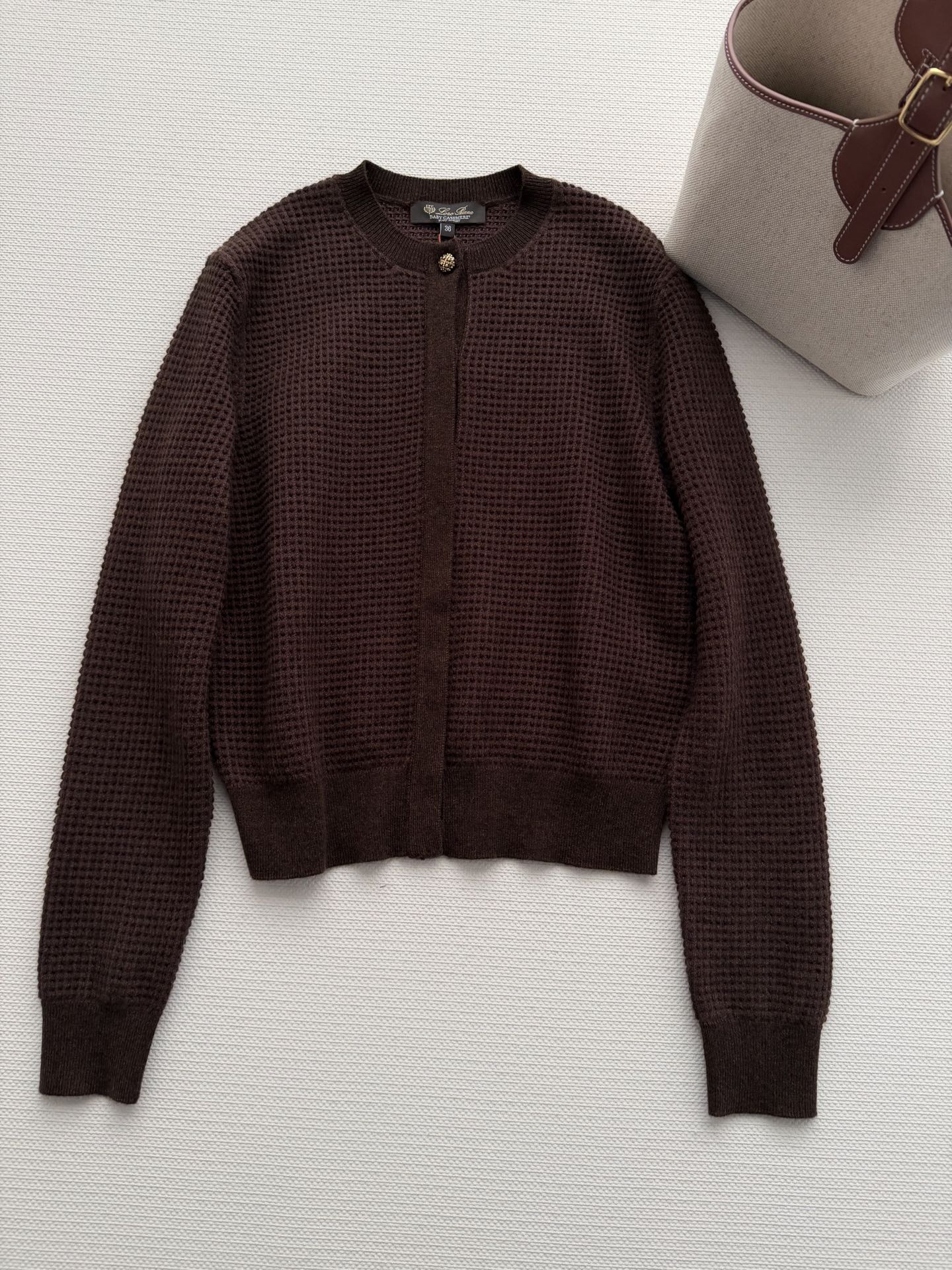 Loro Pian*🆕华夫格羊绒开衫，54%羊绒+46%棉混纺，触感柔软亲肤，保暖又透气。浅驼杂色低调高