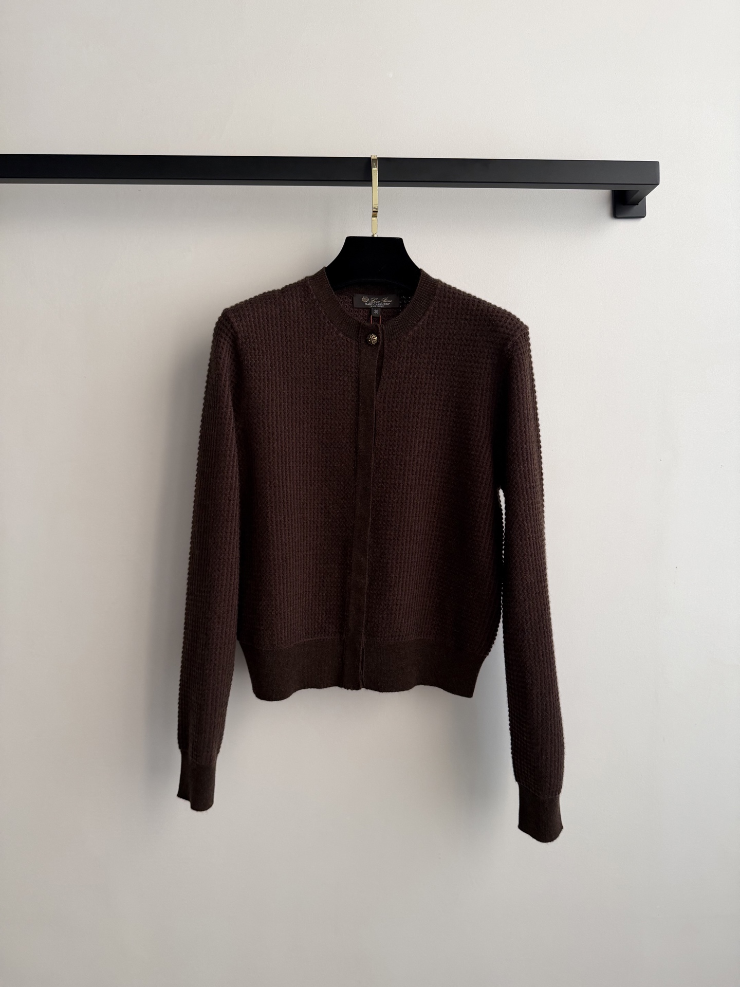 Loro Pian*🆕华夫格羊绒开衫，54%羊绒+46%棉混纺，触感柔软亲肤，保暖又透气。浅驼杂色低调高