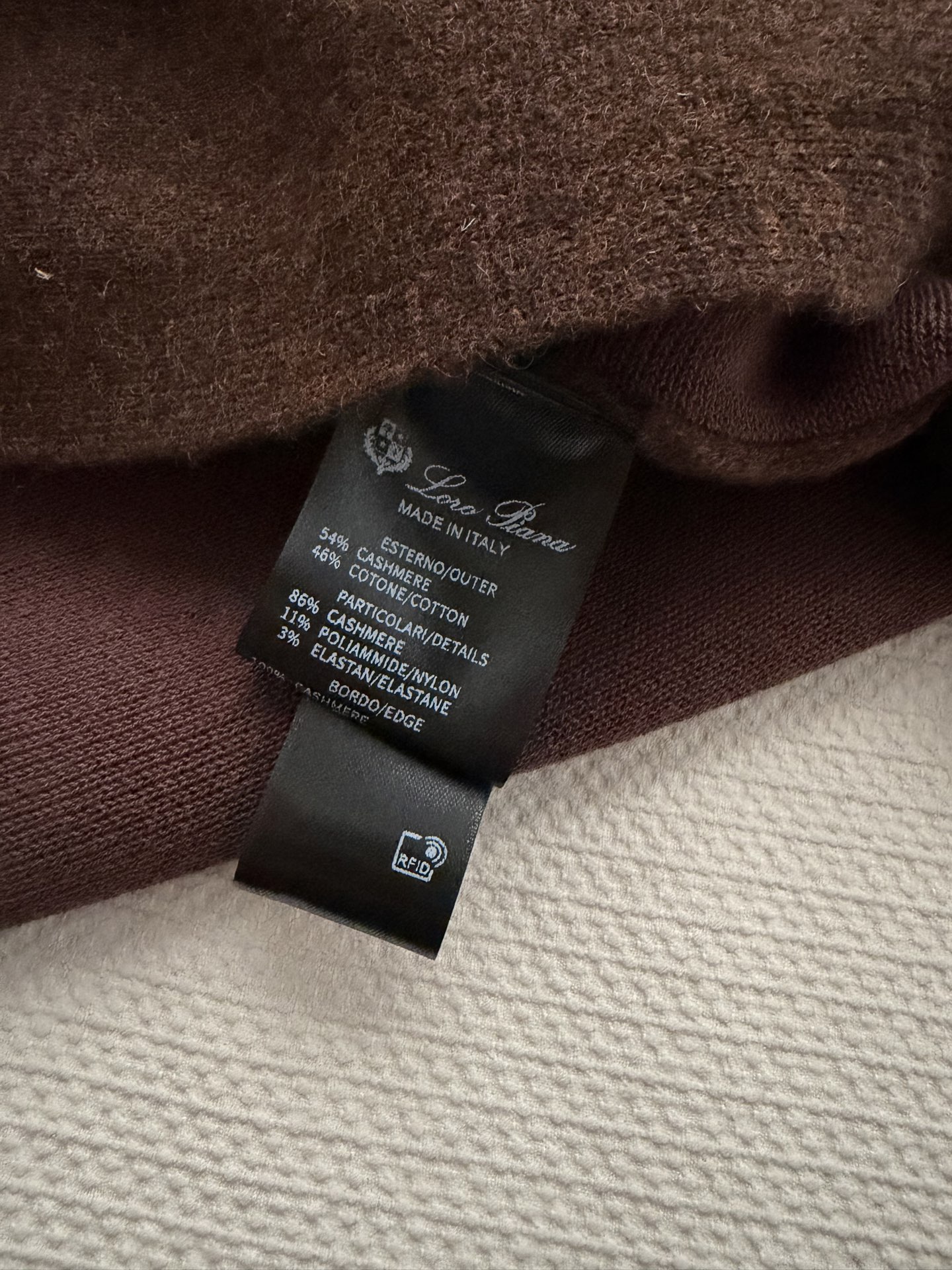 Loro Pian*🆕半裙，54%羊绒+46%棉混纺，触感柔软亲肤，保暖又透气。浅驼杂色低调高级，针织肌