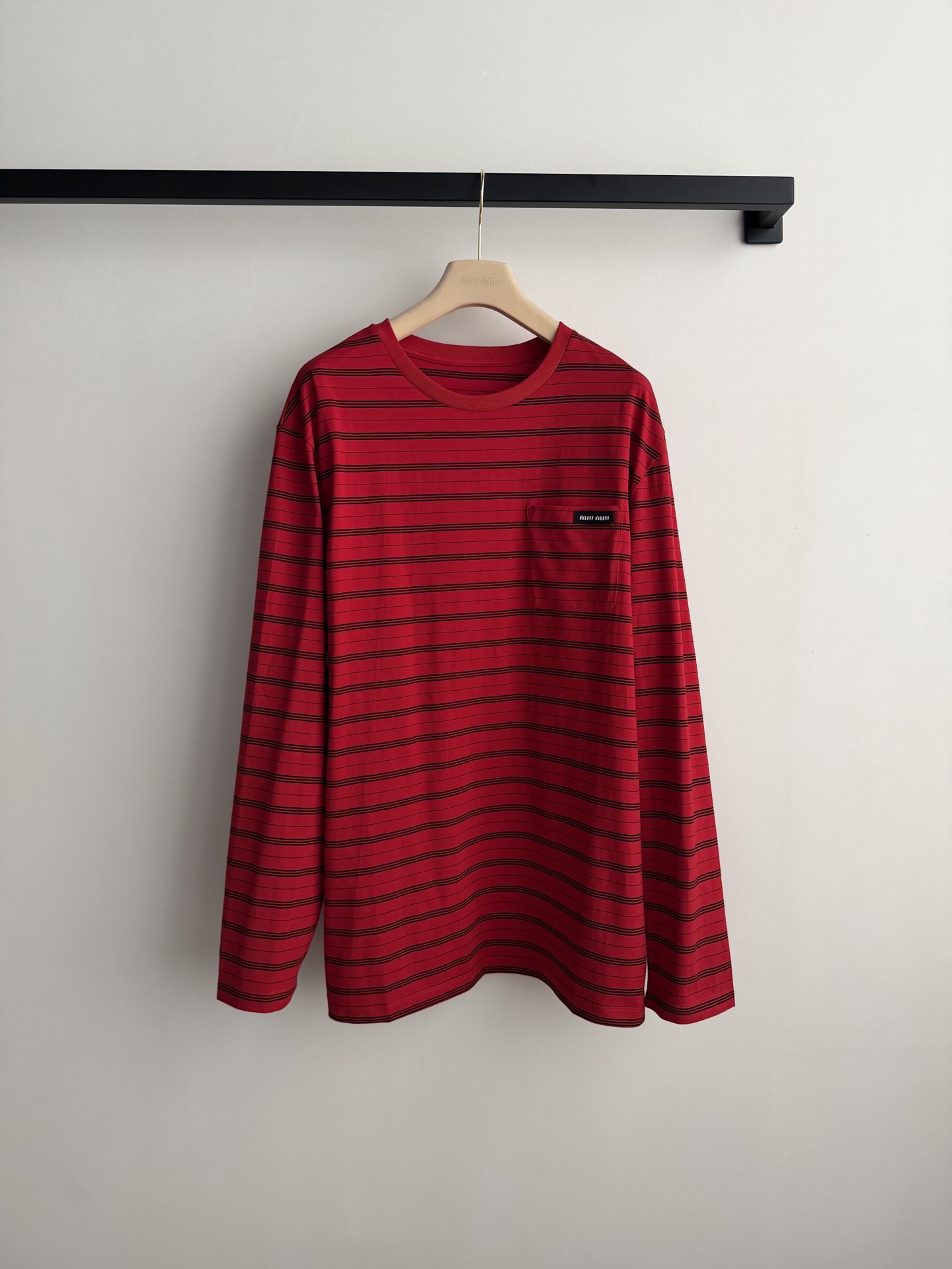 Mium*u 26Ss早春新款 红色条纹圆领长袖T恤丨⚠独家开发！顶级高版出品！正红+细黑纹的配色太戳人