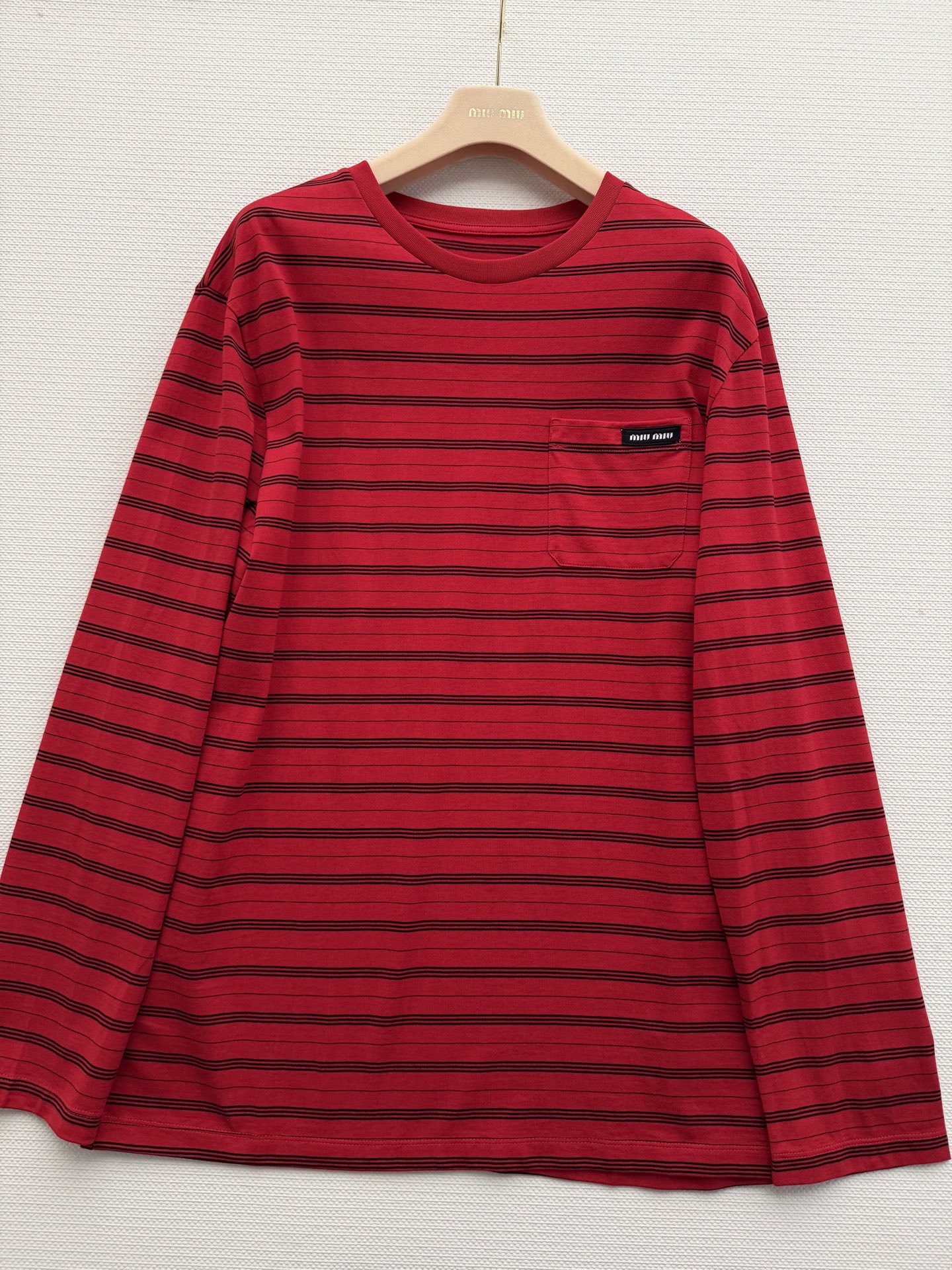 Mium*u 26Ss早春新款 红色条纹圆领长袖T恤丨⚠独家开发！顶级高版出品！正红+细黑纹的配色太戳人