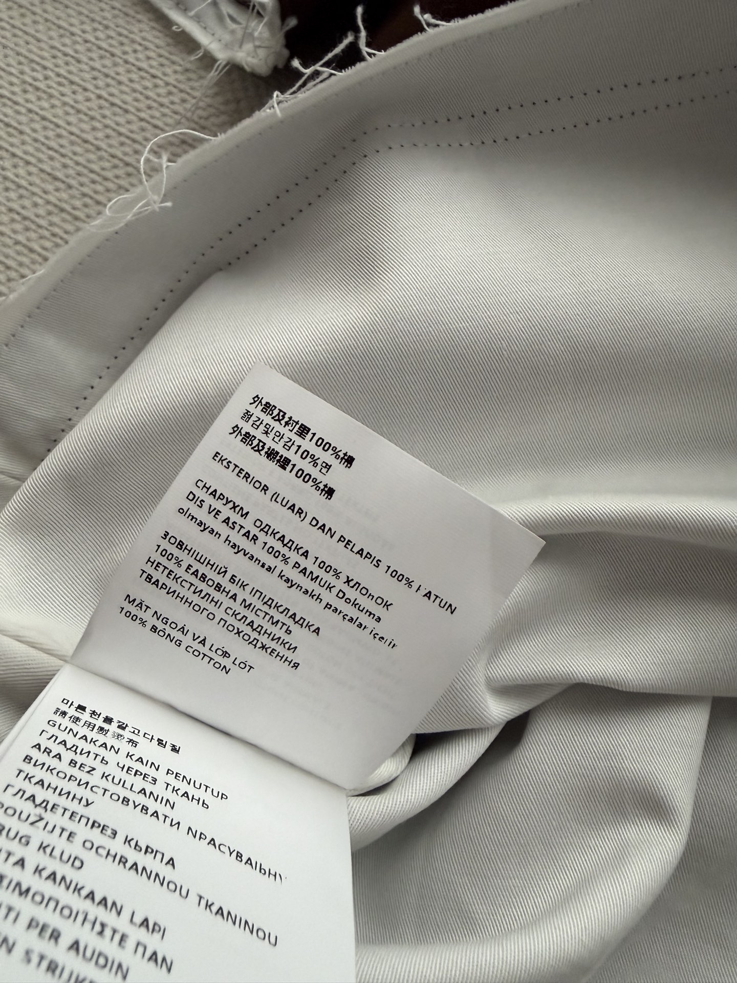 𝗣𝗿𝗮𝗱* 26new🪄假两件撞色滚边翻领短袖💙💙🤎白色滚边设计上身简约又有设计感！做旧流苏不封边工艺增