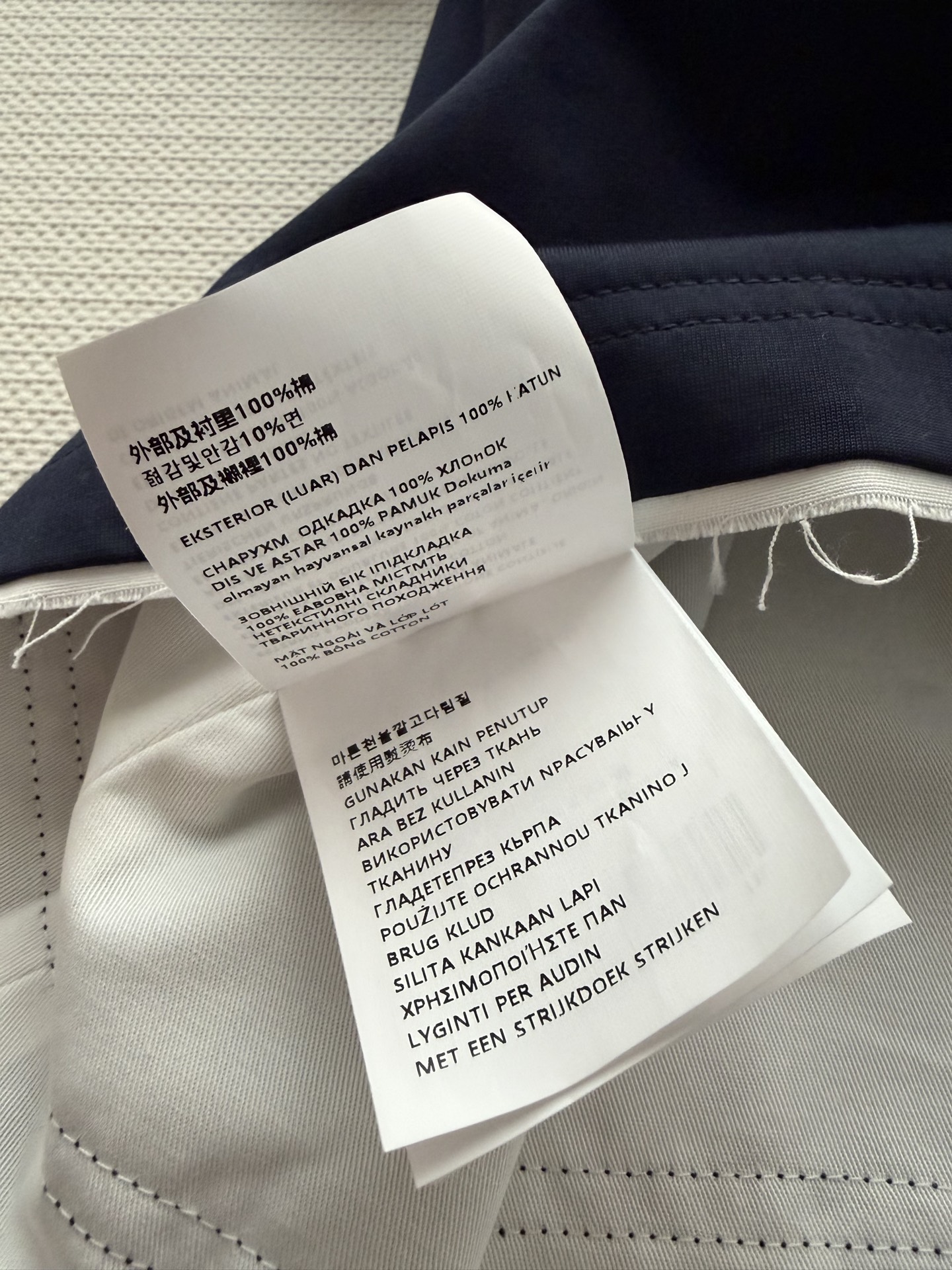 𝗣𝗿𝗮𝗱* 26new🪄假两件撞色滚边翻领短袖💙💙🤎白色滚边设计上身简约又有设计感！做旧流苏不封边工艺增