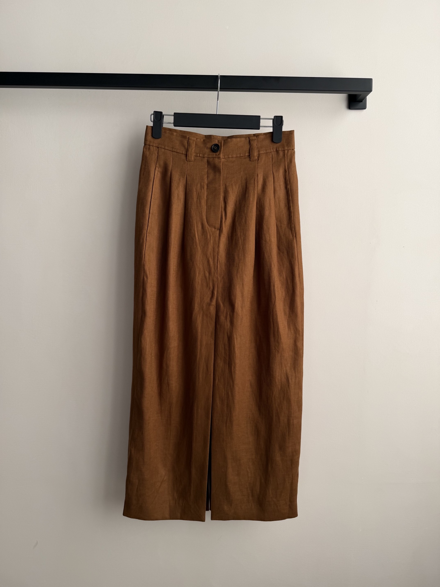 Brunello Cucinelli 2026春夏亚麻半裙，采用高品质亚麻，轻盈透气，春夏穿超舒服！焦糖