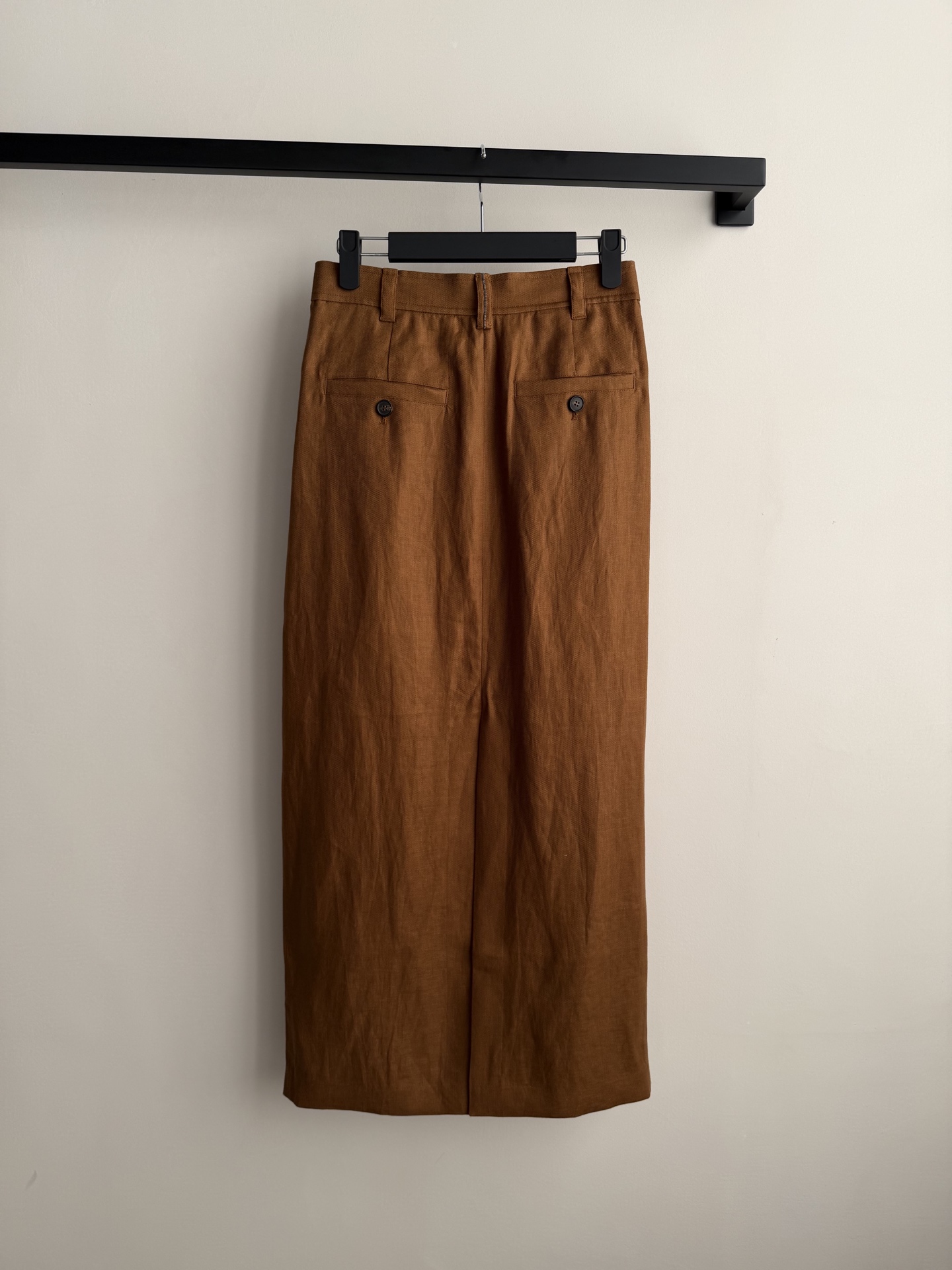 Brunello Cucinelli 2026春夏亚麻半裙，采用高品质亚麻，轻盈透气，春夏穿超舒服！焦糖