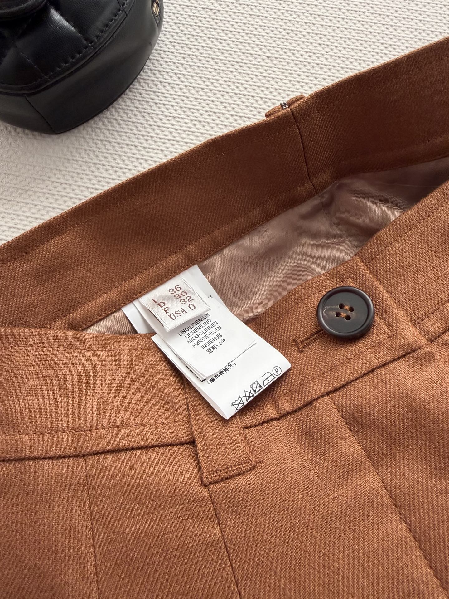 Brunello Cucinelli 2026春夏亚麻半裙，采用高品质亚麻，轻盈透气，春夏穿超舒服！焦糖