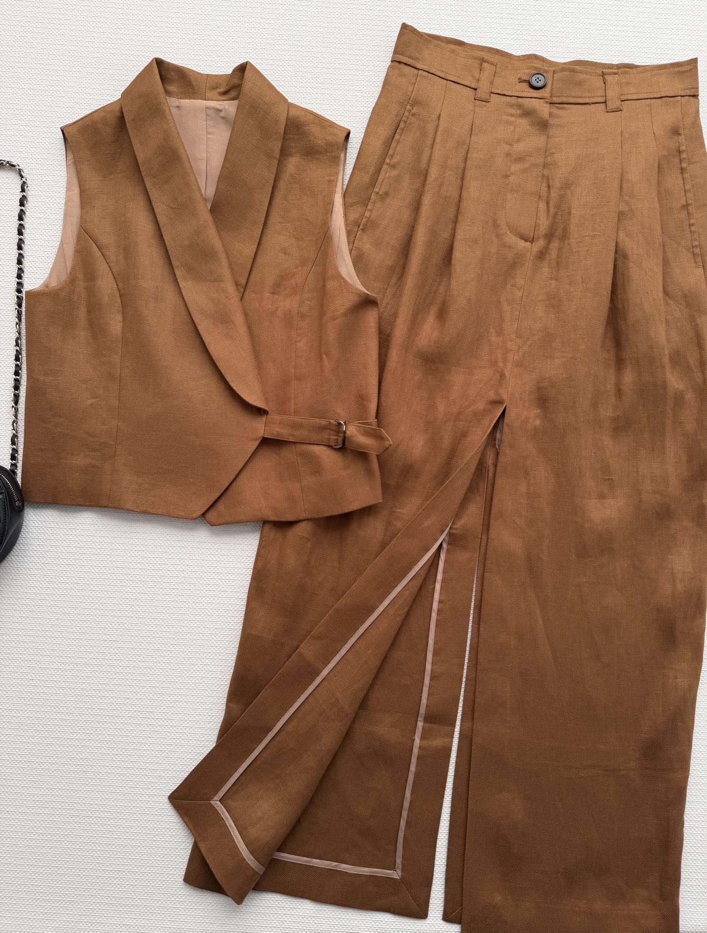 Brunello Cucinelli 2026春夏亚麻半裙，采用高品质亚麻，轻盈透气，春夏穿超舒服！焦糖