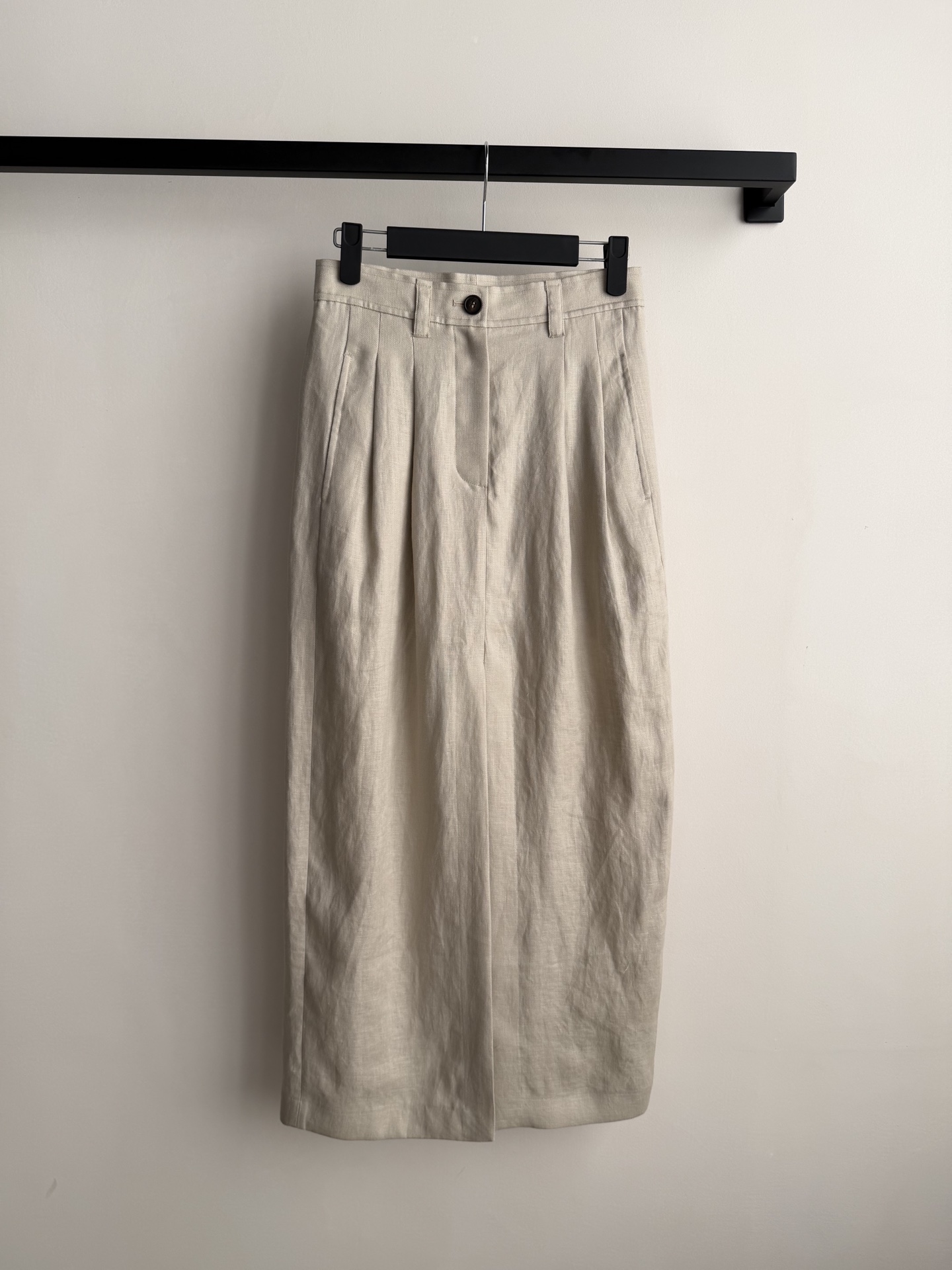 Brunello Cucinelli 2026春夏亚麻半裙，采用高品质亚麻，轻盈透气，春夏穿超舒服！焦糖