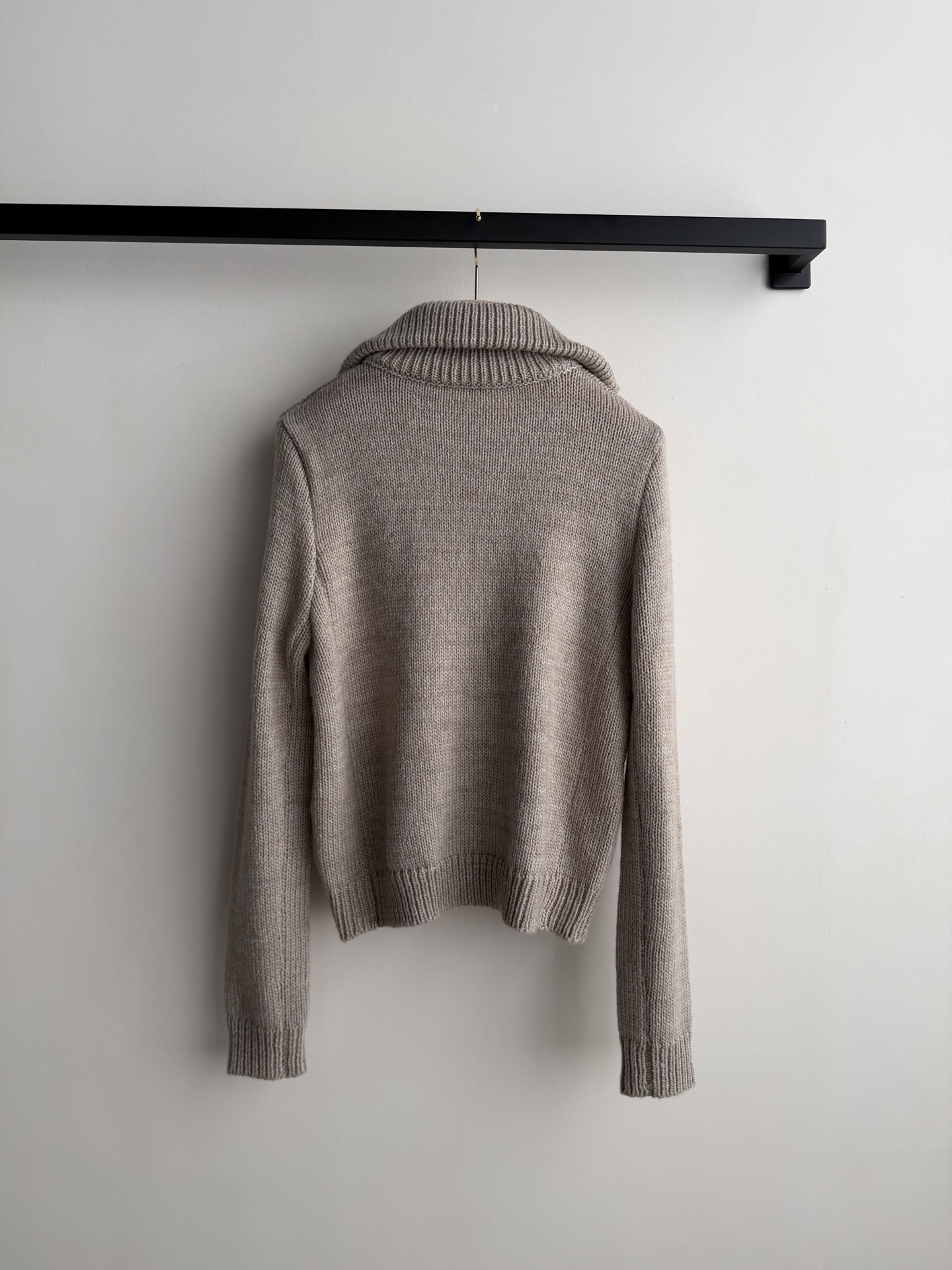 Miumi*🆕26新款 拉链字母提花针织羊绒开衫丨原版开发！高版出品！非常适合秋冬 上身显瘦显白 沿用针