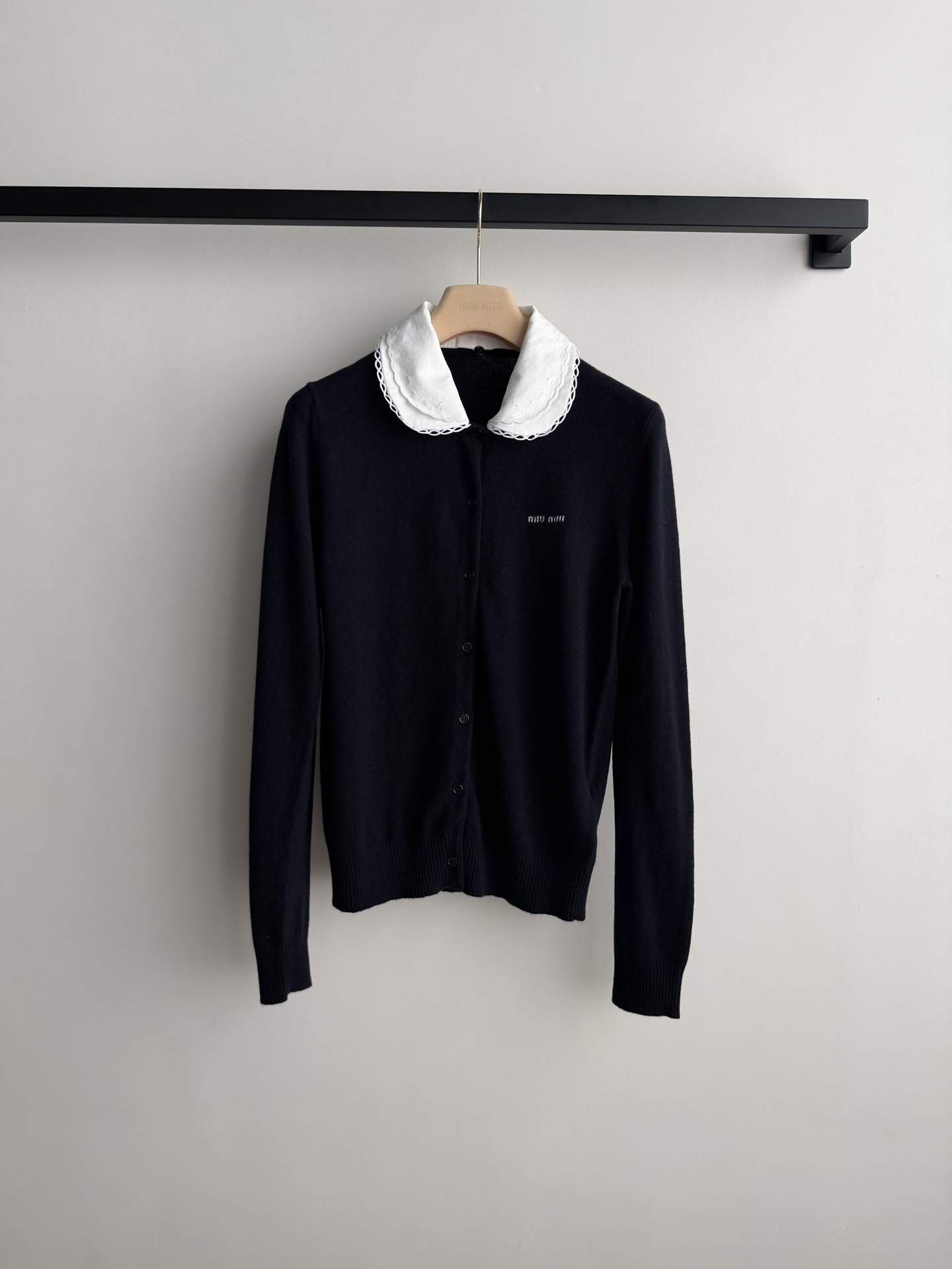 𝐌𝐢𝐮𝐌𝐢*26new🪄可拆卸花边衬衫领针织开衫🧸🐑复古学院减龄风格轻松get，正肩收身版型上身百搭不挑