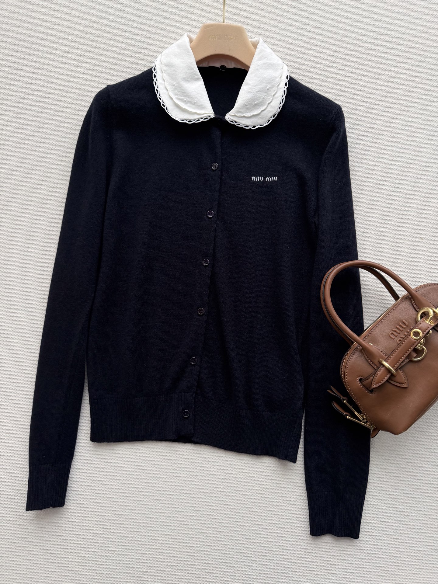 𝐌𝐢𝐮𝐌𝐢*26new🪄可拆卸花边衬衫领针织开衫🧸🐑复古学院减龄风格轻松get，正肩收身版型上身百搭不挑