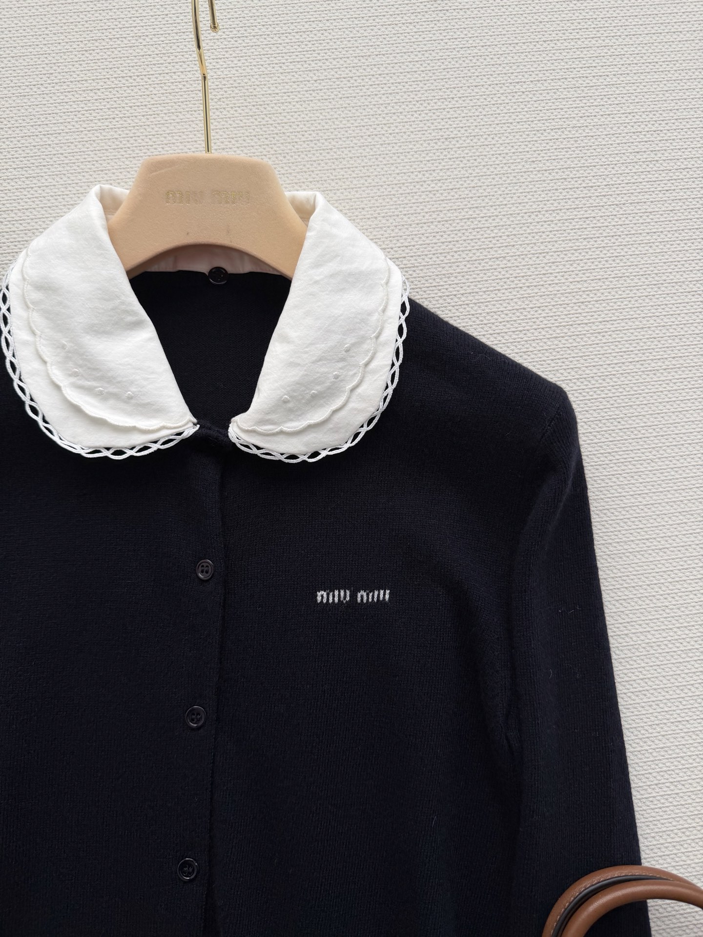 𝐌𝐢𝐮𝐌𝐢*26new🪄可拆卸花边衬衫领针织开衫🧸🐑复古学院减龄风格轻松get，正肩收身版型上身百搭不挑