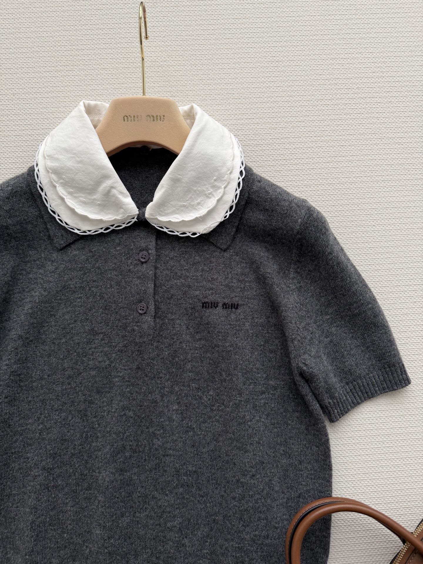 𝐌𝐢𝐮𝐌𝐢*🆕26new🪄可拆卸花边衬衫领针织短袖🧸🐑复古学院减龄风格轻松get，正肩收身版型上身百搭不