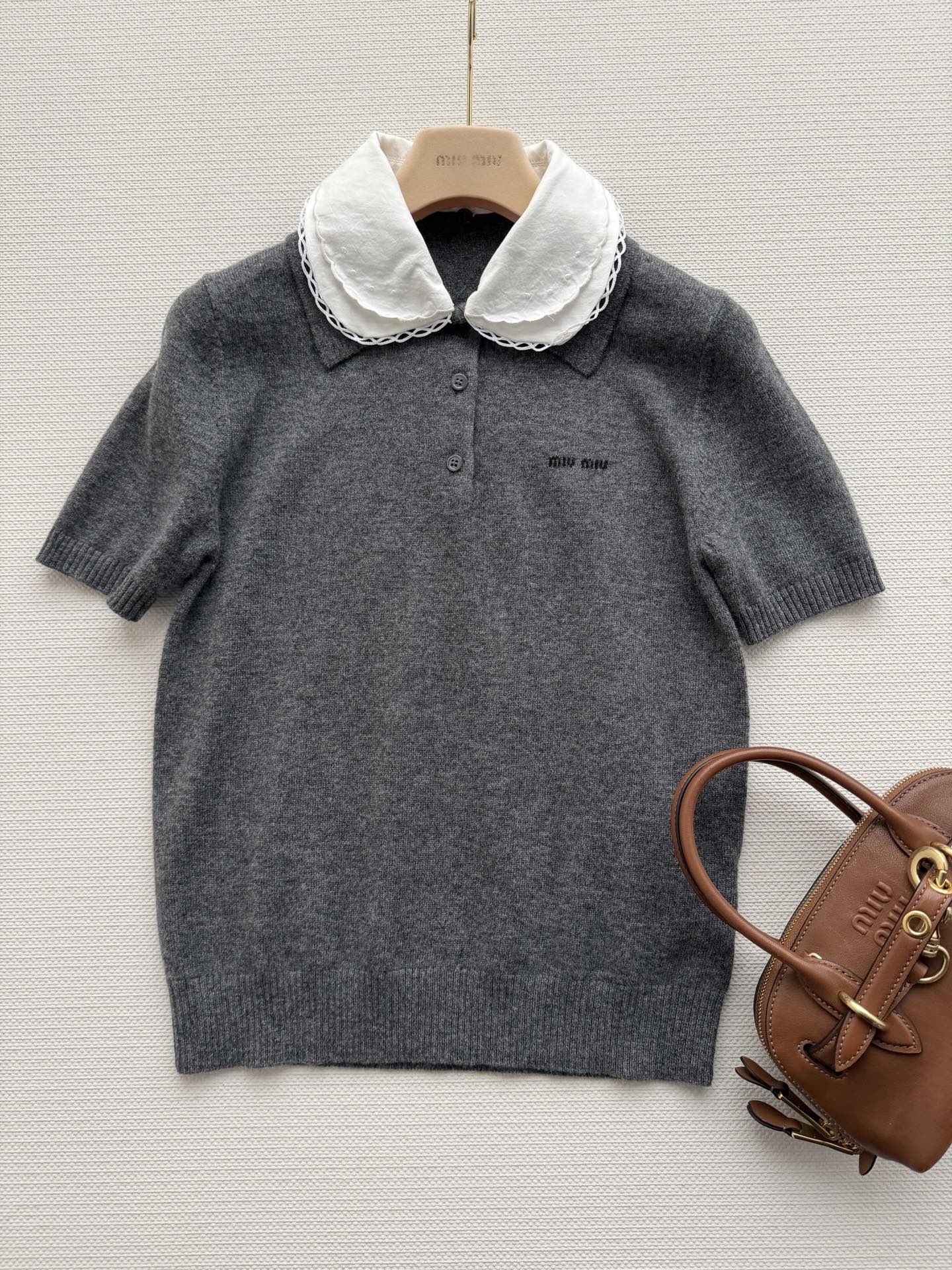 𝐌𝐢𝐮𝐌𝐢*🆕26new🪄可拆卸花边衬衫领针织短袖🧸🐑复古学院减龄风格轻松get，正肩收身版型上身百搭不