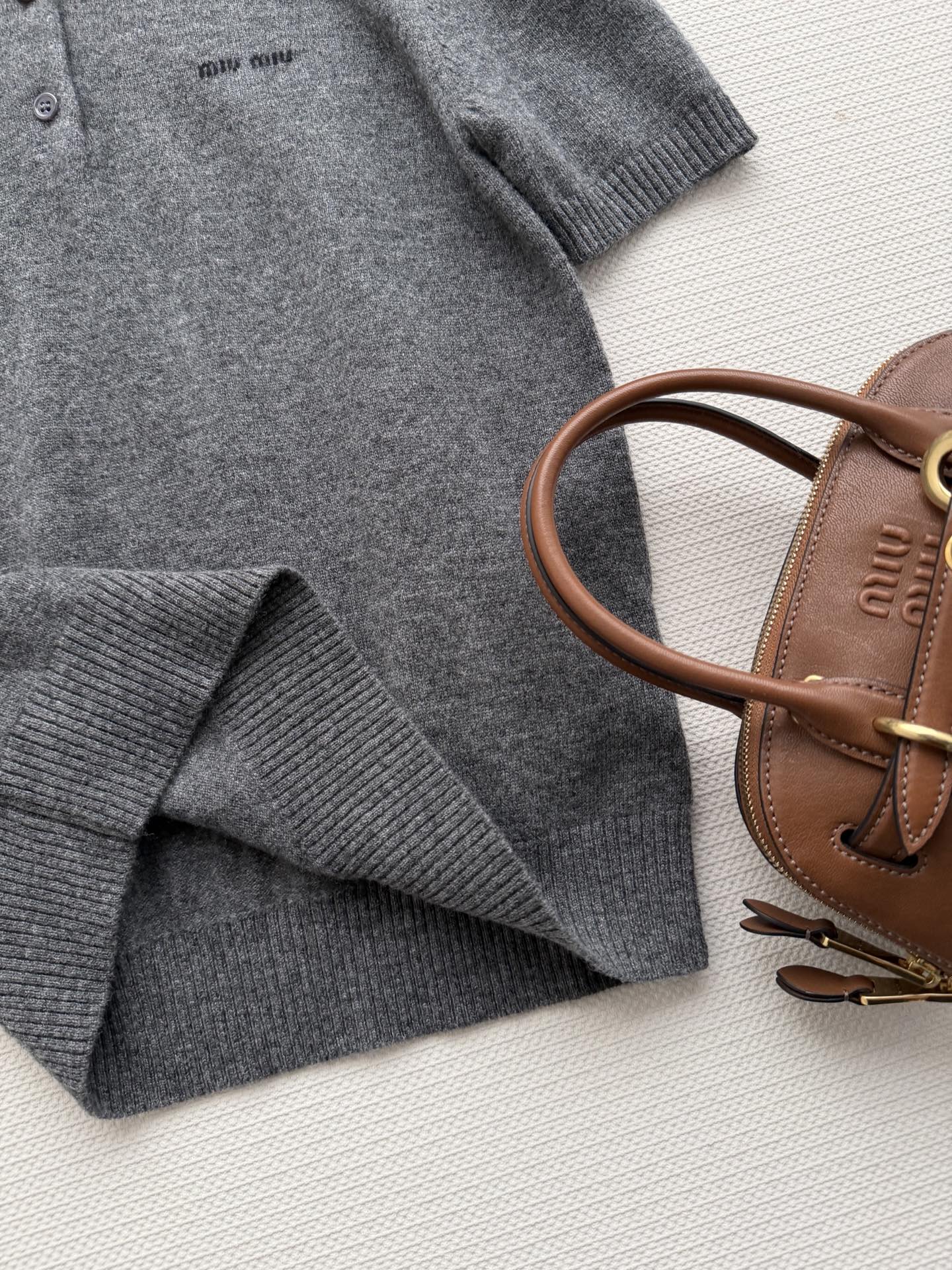 𝐌𝐢𝐮𝐌𝐢*🆕26new🪄可拆卸花边衬衫领针织短袖🧸🐑复古学院减龄风格轻松get，正肩收身版型上身百搭不