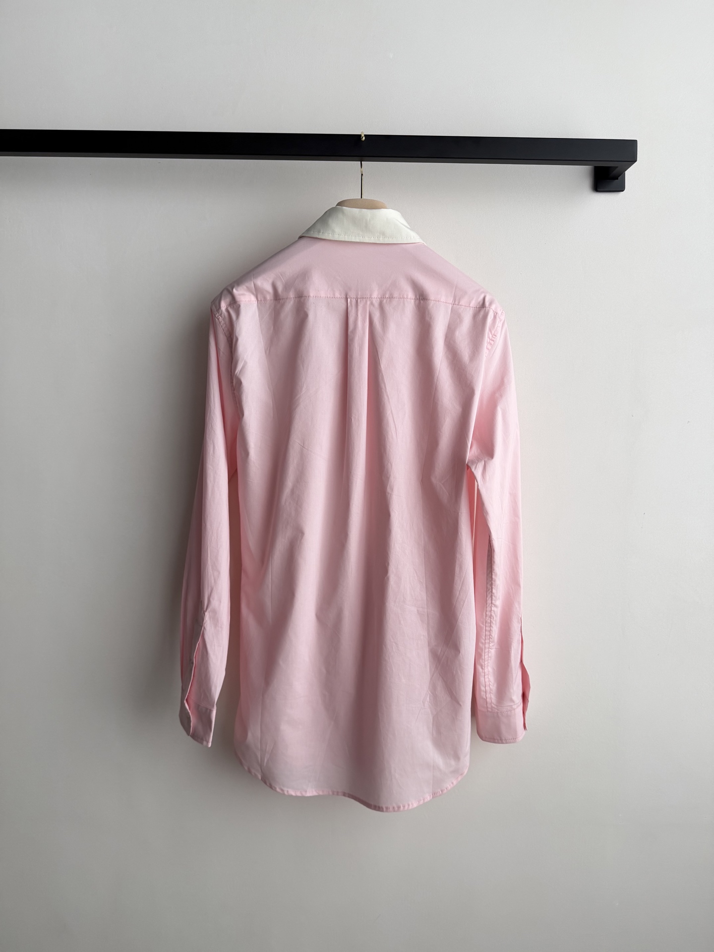 MiuMi* 🆕 logo徽标刺绣长袖衬衫。原版开发！高版出品！时髦尖子生减龄必备神器！可爱少女风 袖口