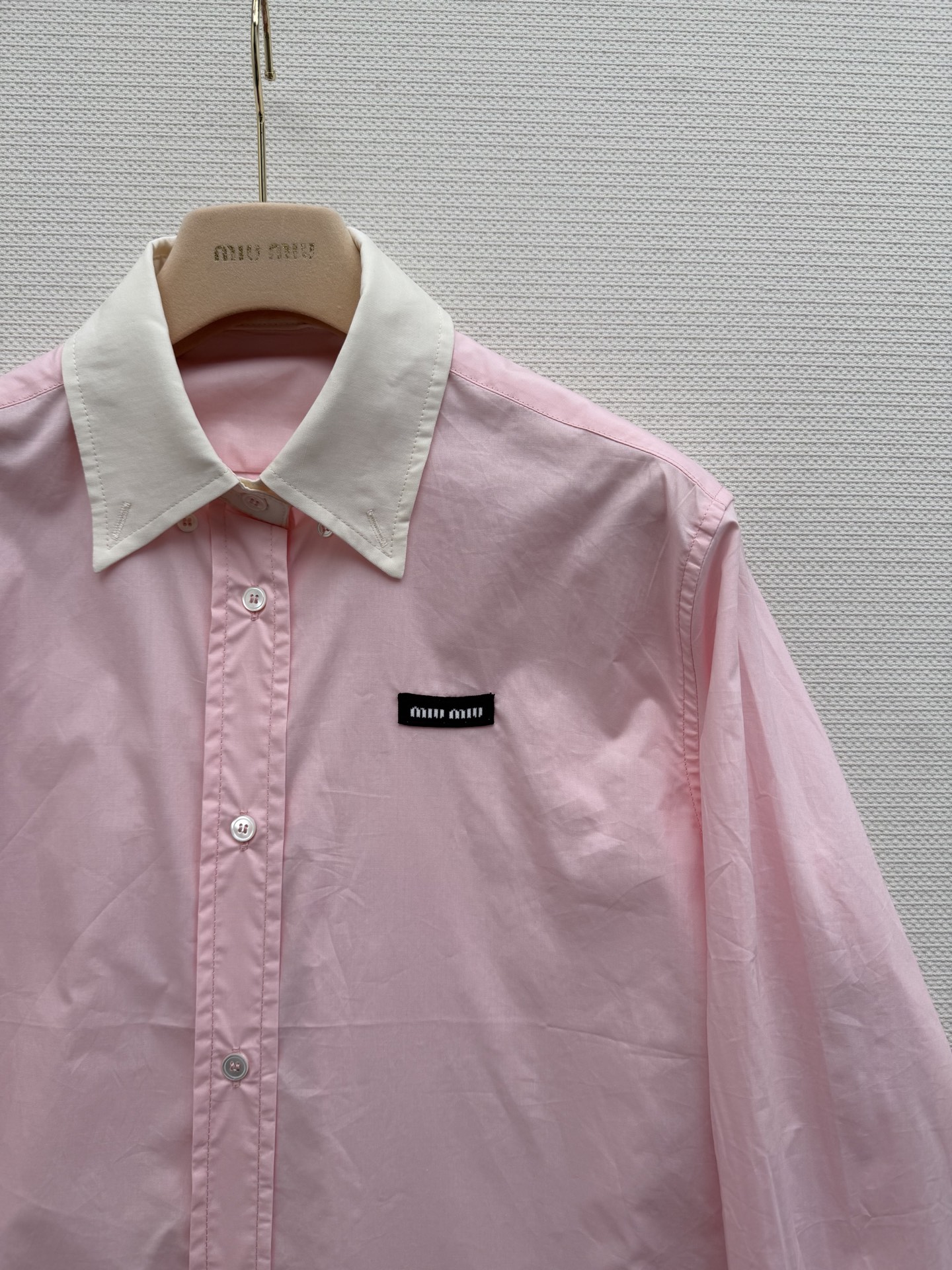 MiuMi* 🆕 logo徽标刺绣长袖衬衫。原版开发！高版出品！时髦尖子生减龄必备神器！可爱少女风 袖口