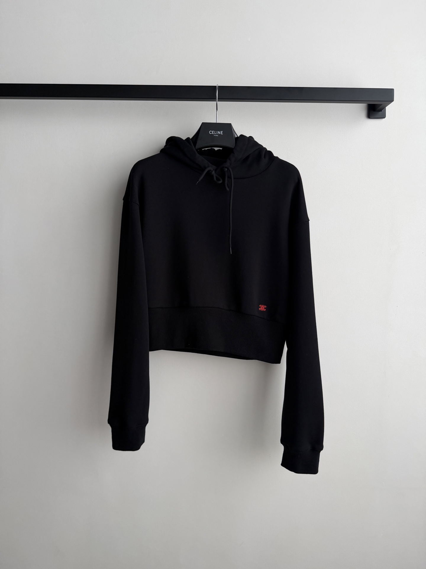 Celin*🆕 26早春新款 微标刺绣连帽短款卫衣！⚠️原版开发！高版出品！落肩廓型凸显穿着的慵懒感 随