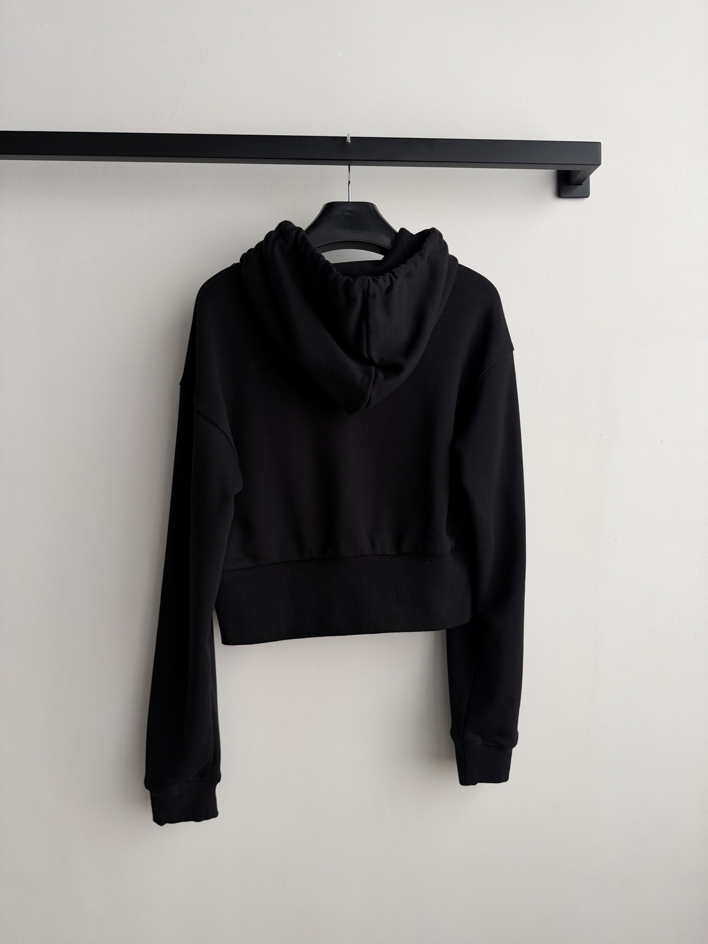 Celin*🆕 26早春新款 微标刺绣连帽短款卫衣！⚠️原版开发！高版出品！落肩廓型凸显穿着的慵懒感 随