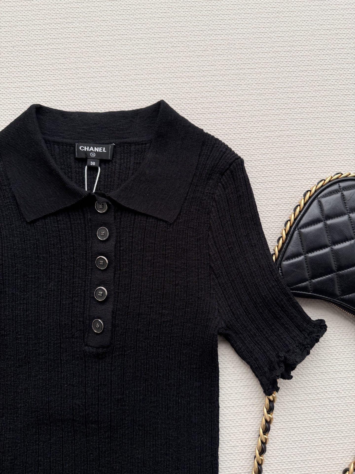 Chane*🆕新款，早春针织短袖ＳＭＬ.