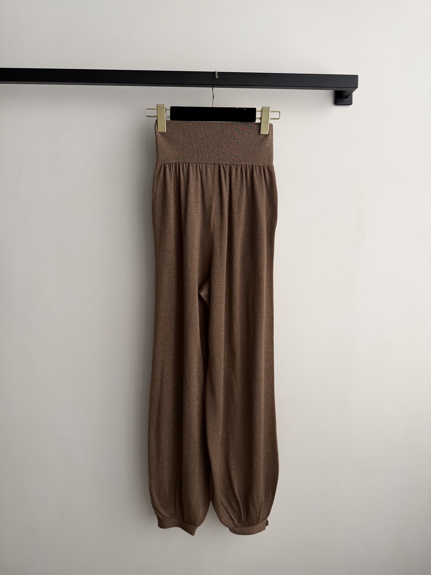 Loro Pian*🆕灯笼裤采用高腰松紧设计，宽松裤腿+束脚，舒适又显瘦！面料柔软透气，日常穿搭或瑜伽、