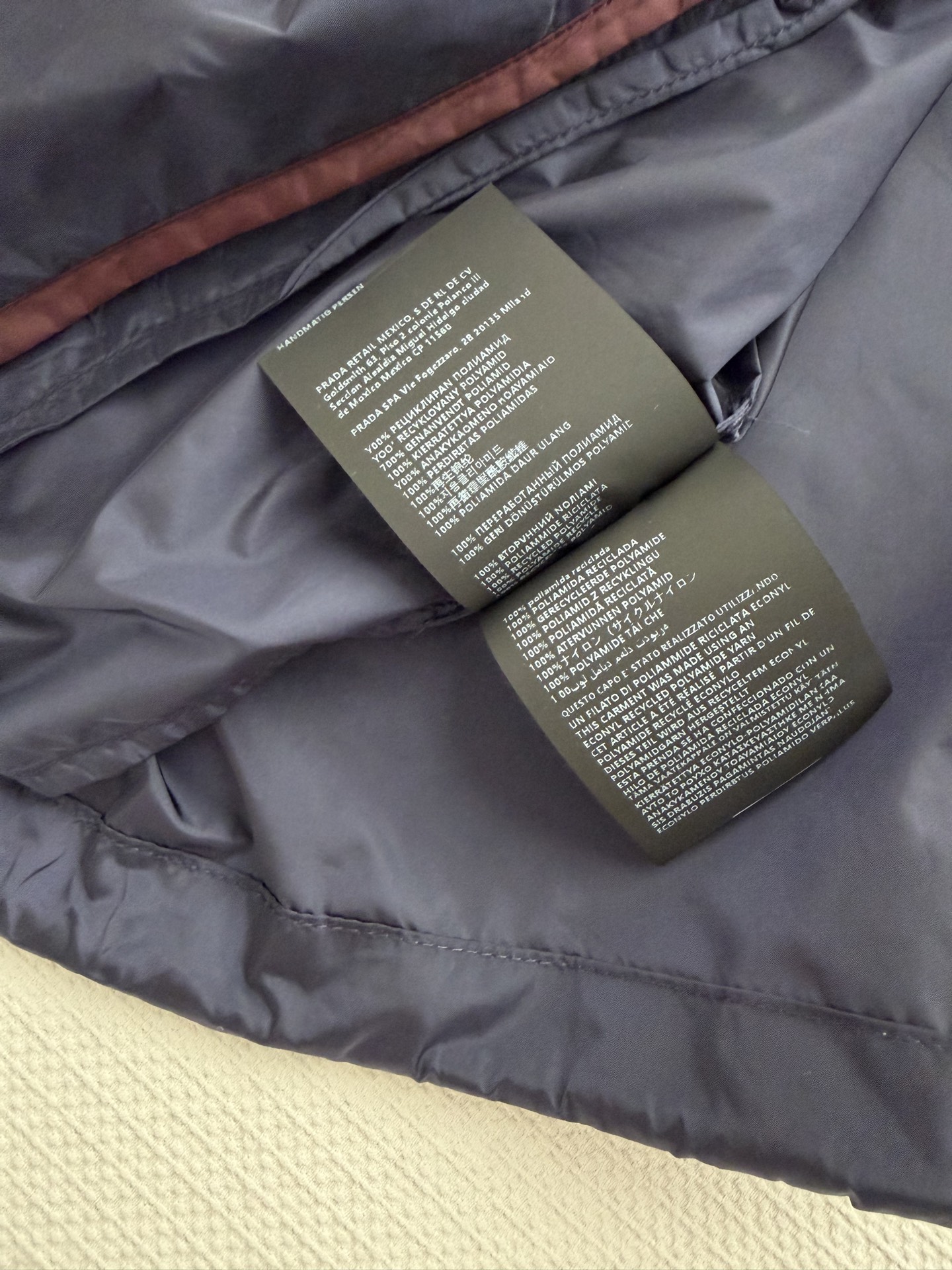 Prad*🆕2026早春新款时髦复古三角标抽绳尼龙立领夹克，采用轻盈尼龙面料，防水耐磨，适合户外和日常穿