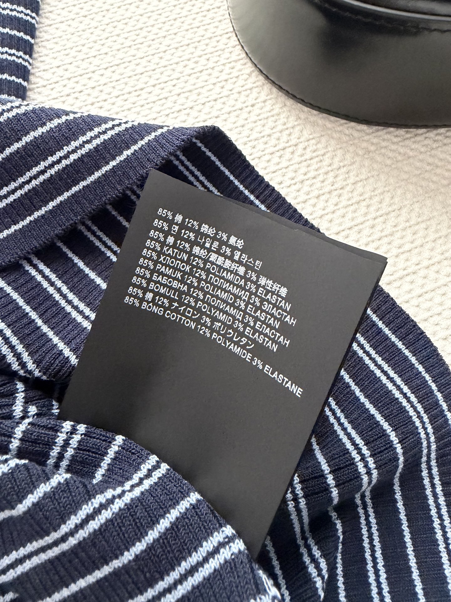 Prad*🆕2026早春系列条纹背心，采用高品质棉质面料，柔软舒适，黑蓝条纹配色，胸前logo标志，品牌