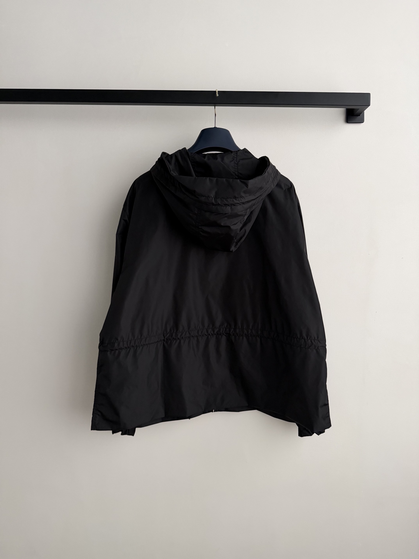 LouisVuitto*🆕太阳花朵皮标连帽拉链夹克外套 胸前的立体太阳花图案元素设计增添穿搭趣味，在春日