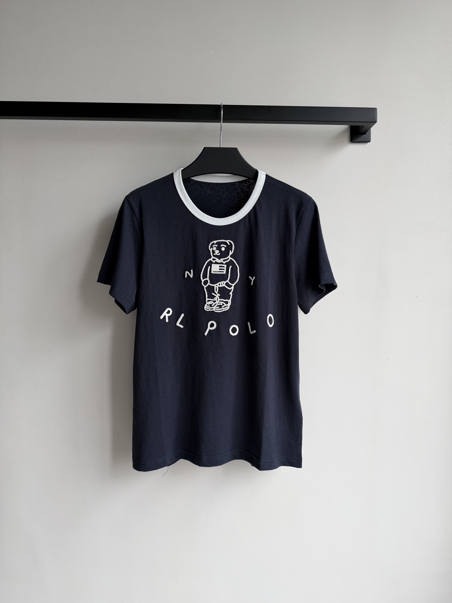 拉夫劳伦小熊T：美式复古感拉满的小熊，立体水溶刺绣的小熊俏皮又有质感，日常单穿或叠穿都很出彩，拿捏松弛感
